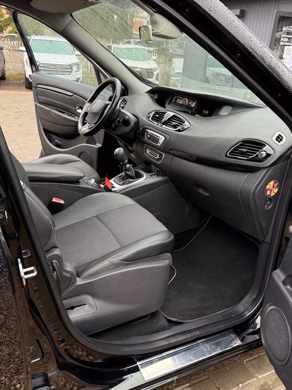 Renault Scenic фото 11