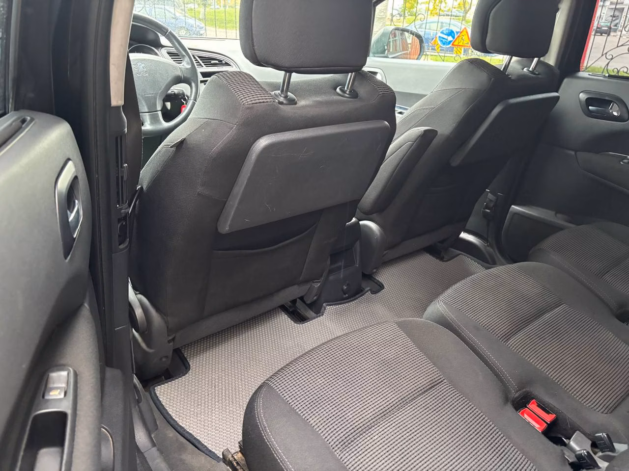 Peugeot 5008 фото 10