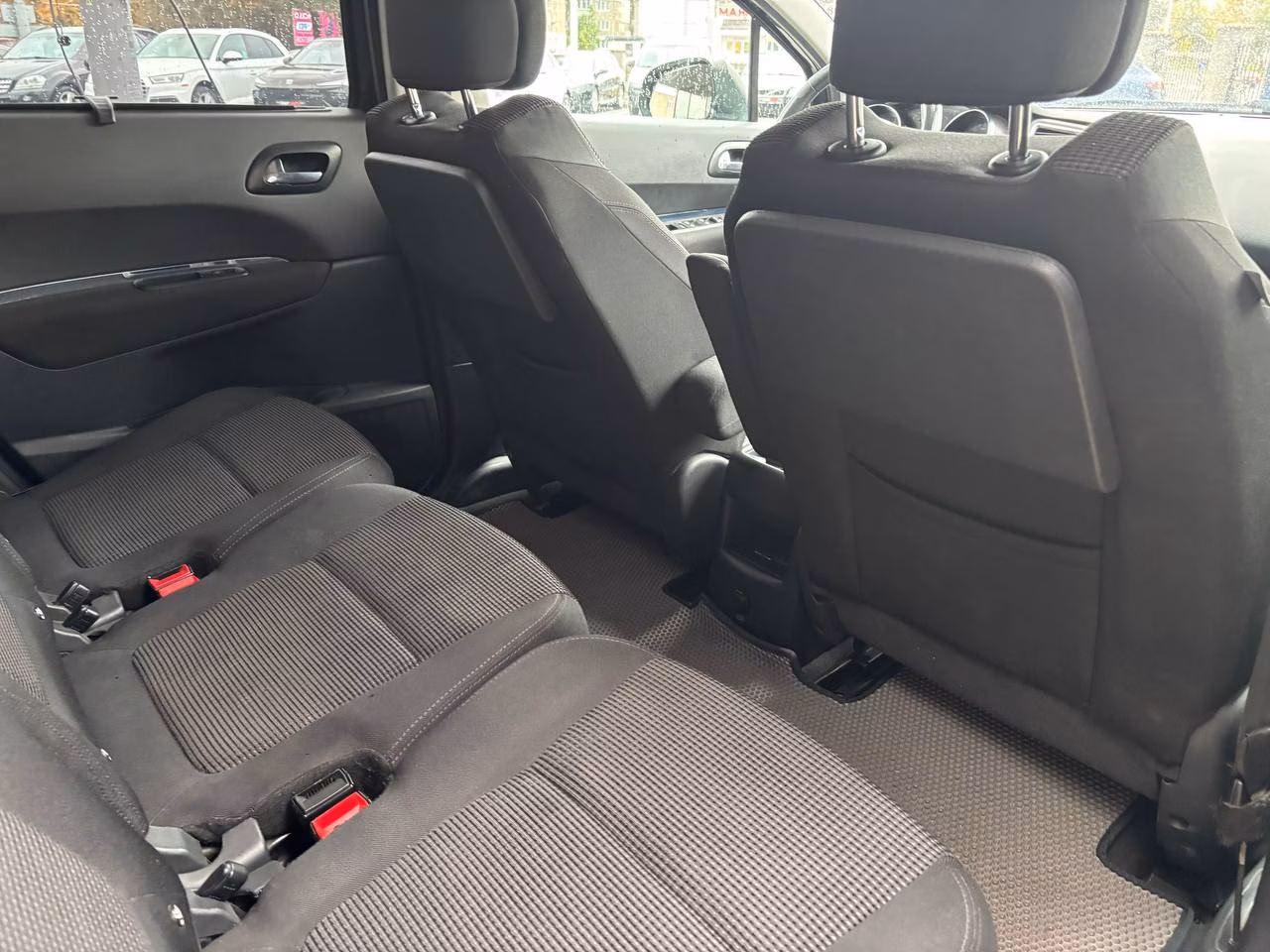 Peugeot 5008 фото 12