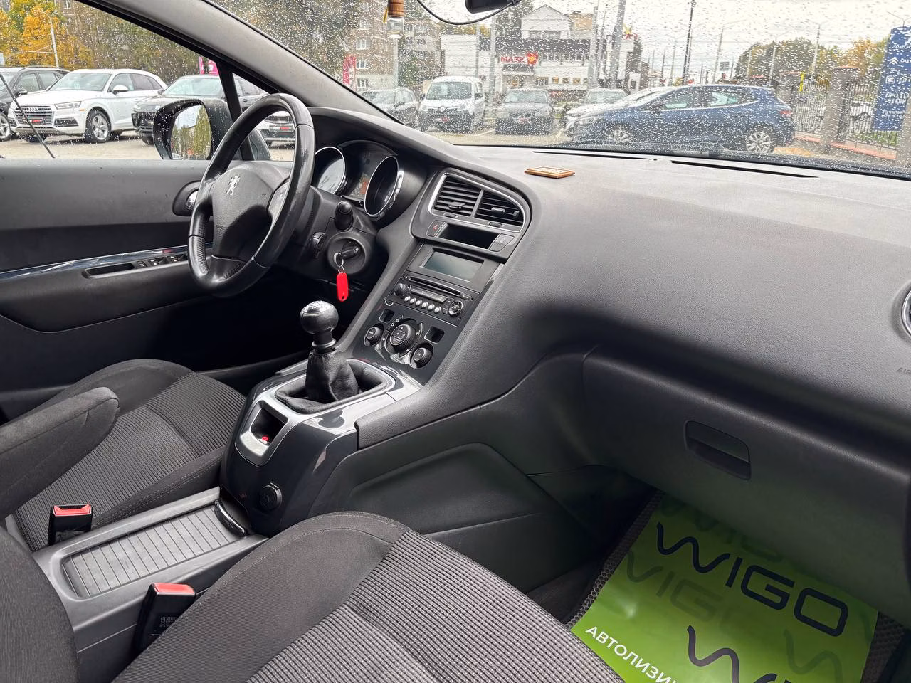 Peugeot 5008 фото 13