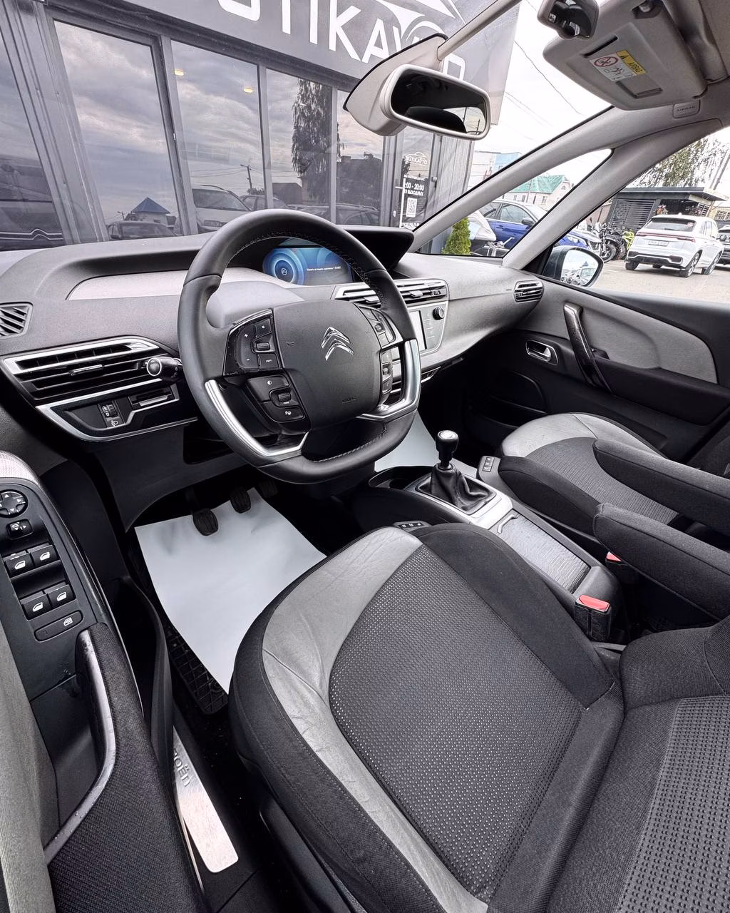 Citroen C4 Picasso фото 10