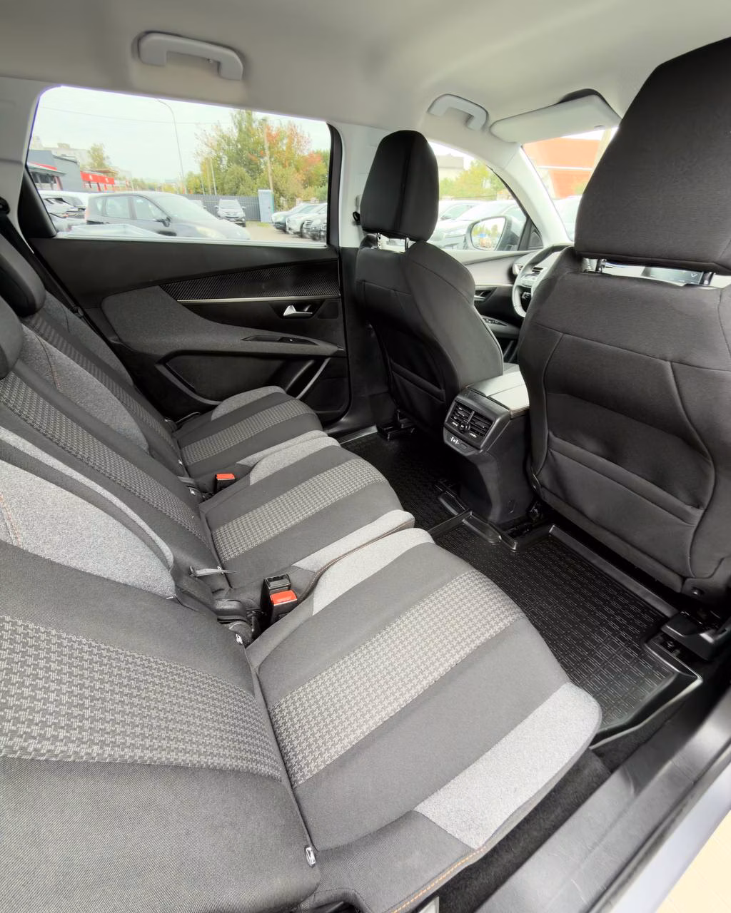 Peugeot 5008 фото 11