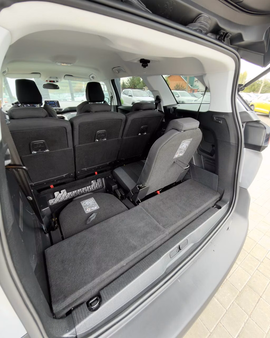 Peugeot 5008 фото 12