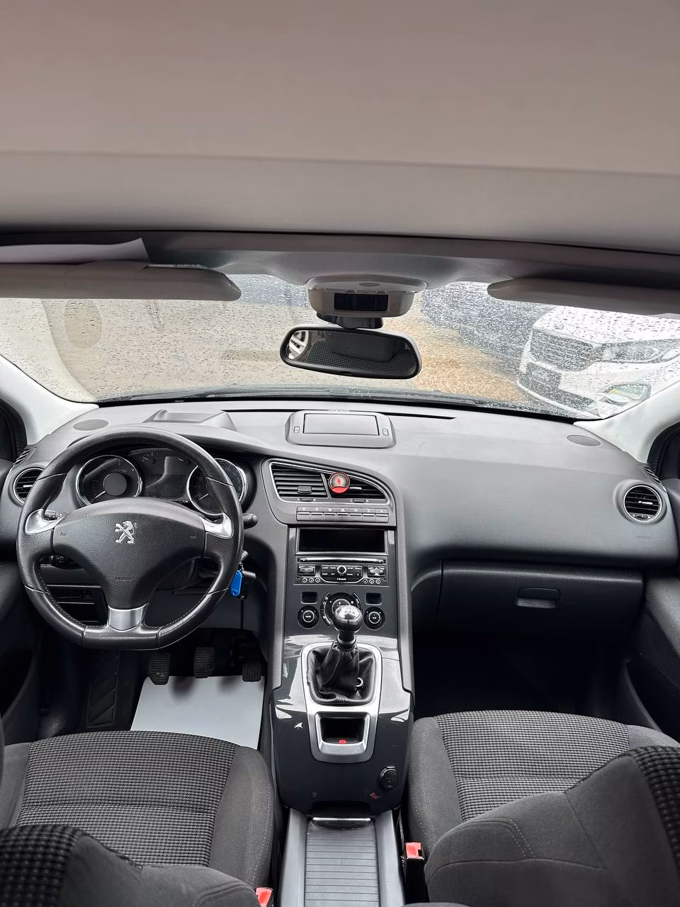 Peugeot 5008 фото 11