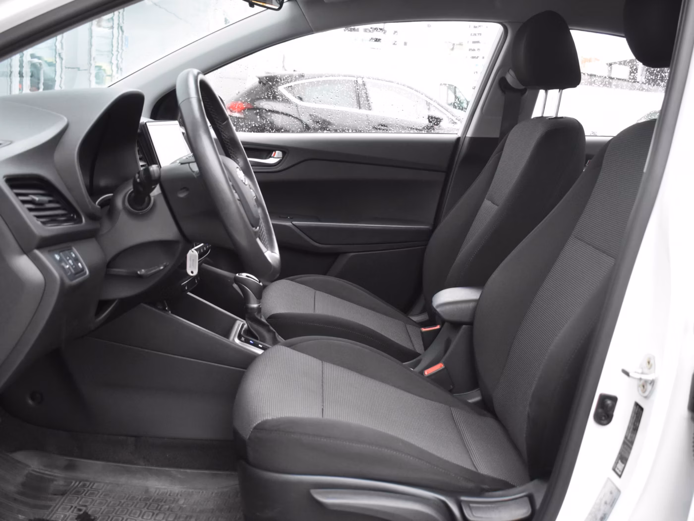 Hyundai Accent фото 11