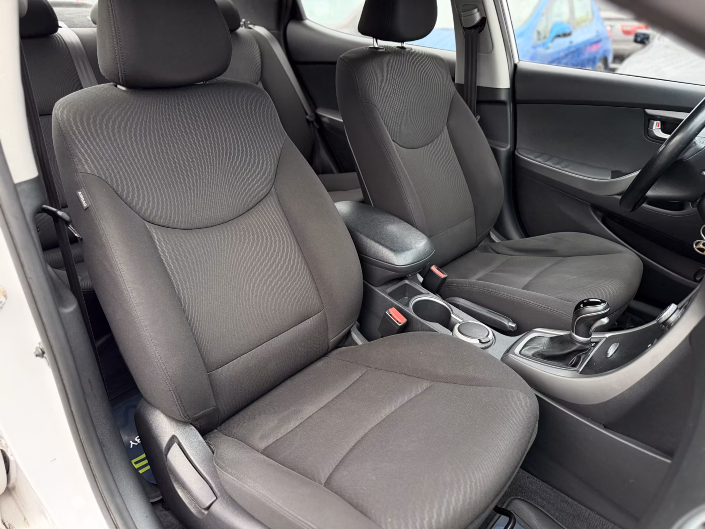 Hyundai Elantra фото 7