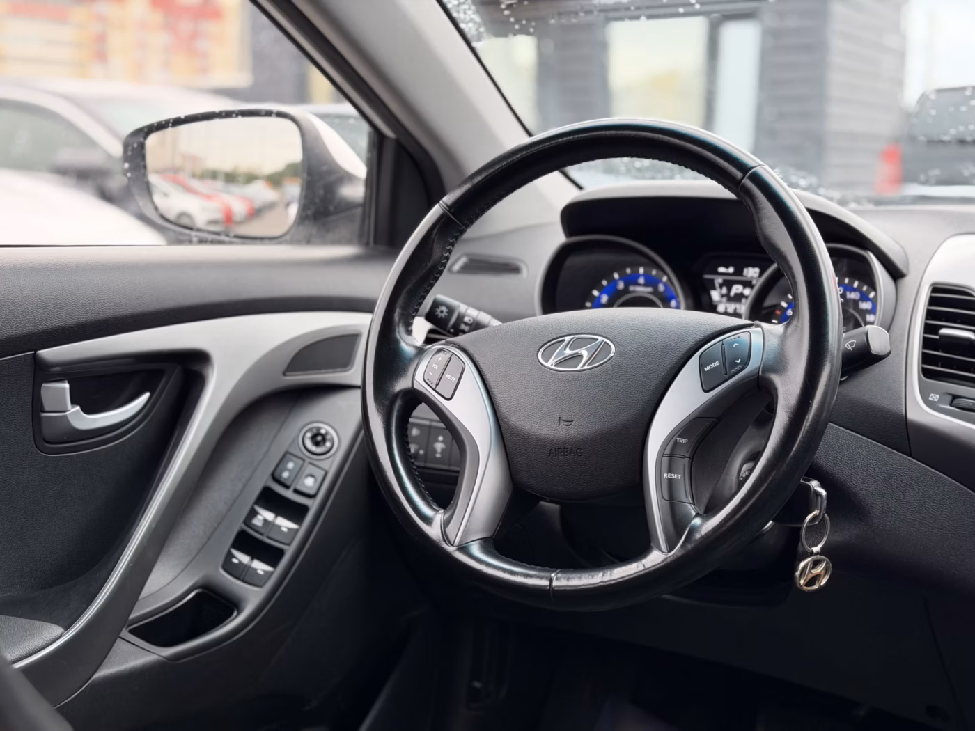 Hyundai Elantra фото 10