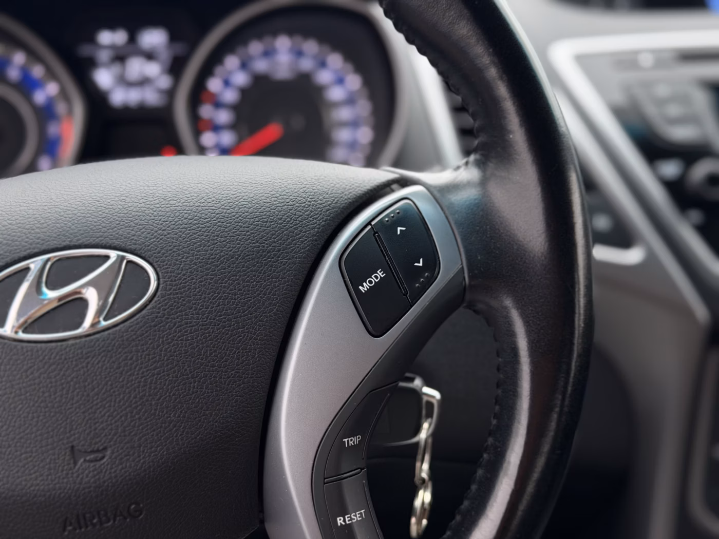 Hyundai Elantra фото 18