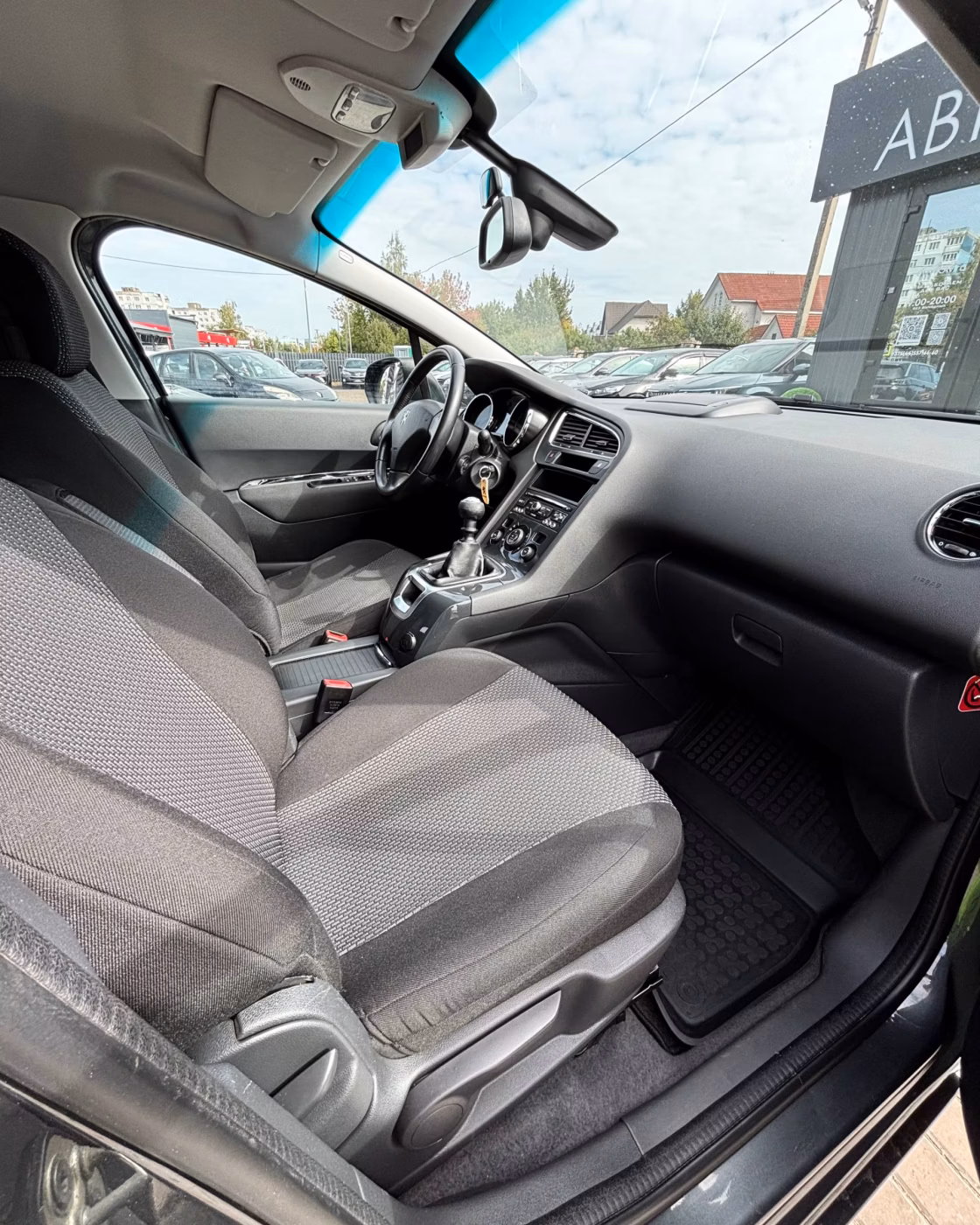 Peugeot 5008 фото 10