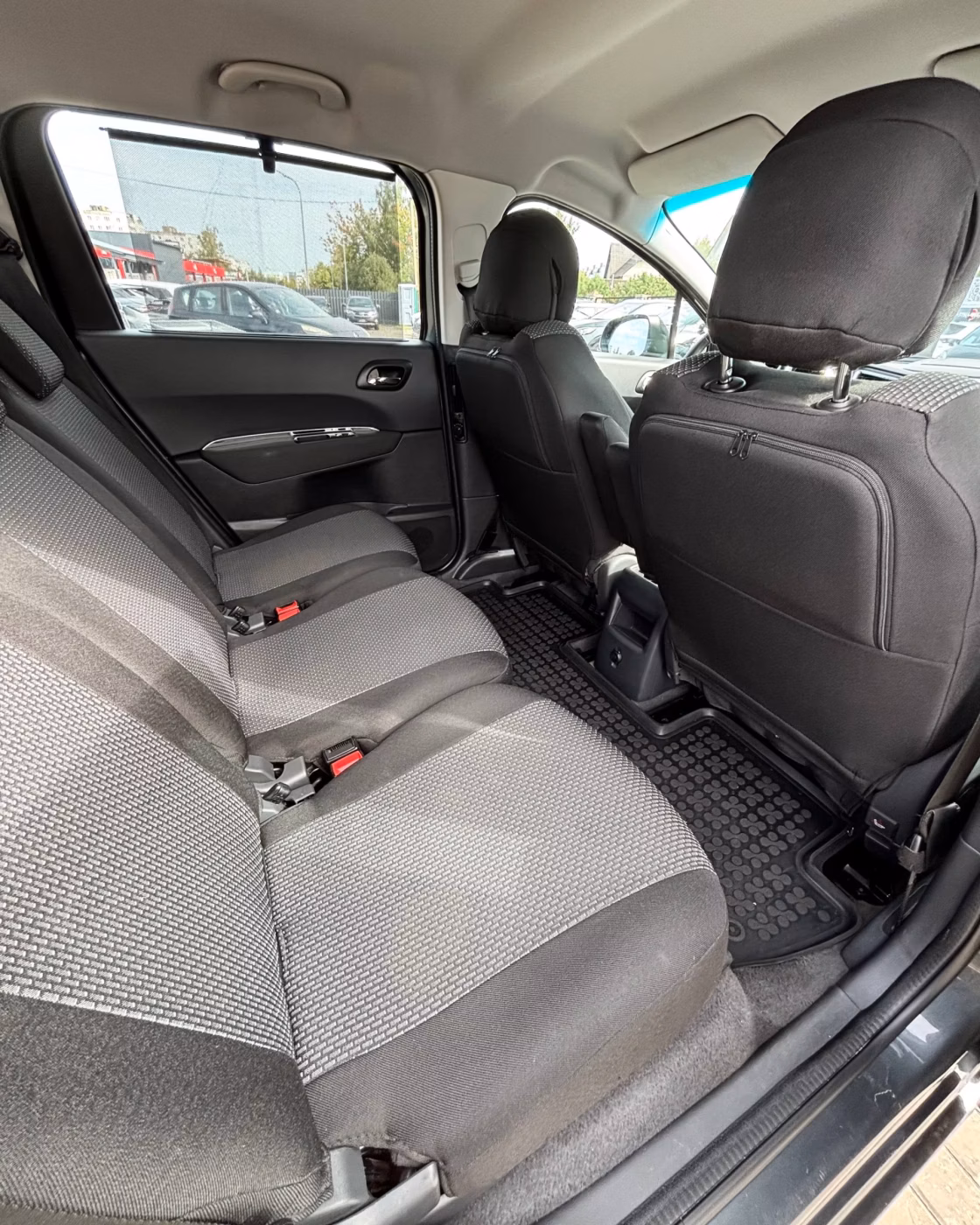 Peugeot 5008 фото 11
