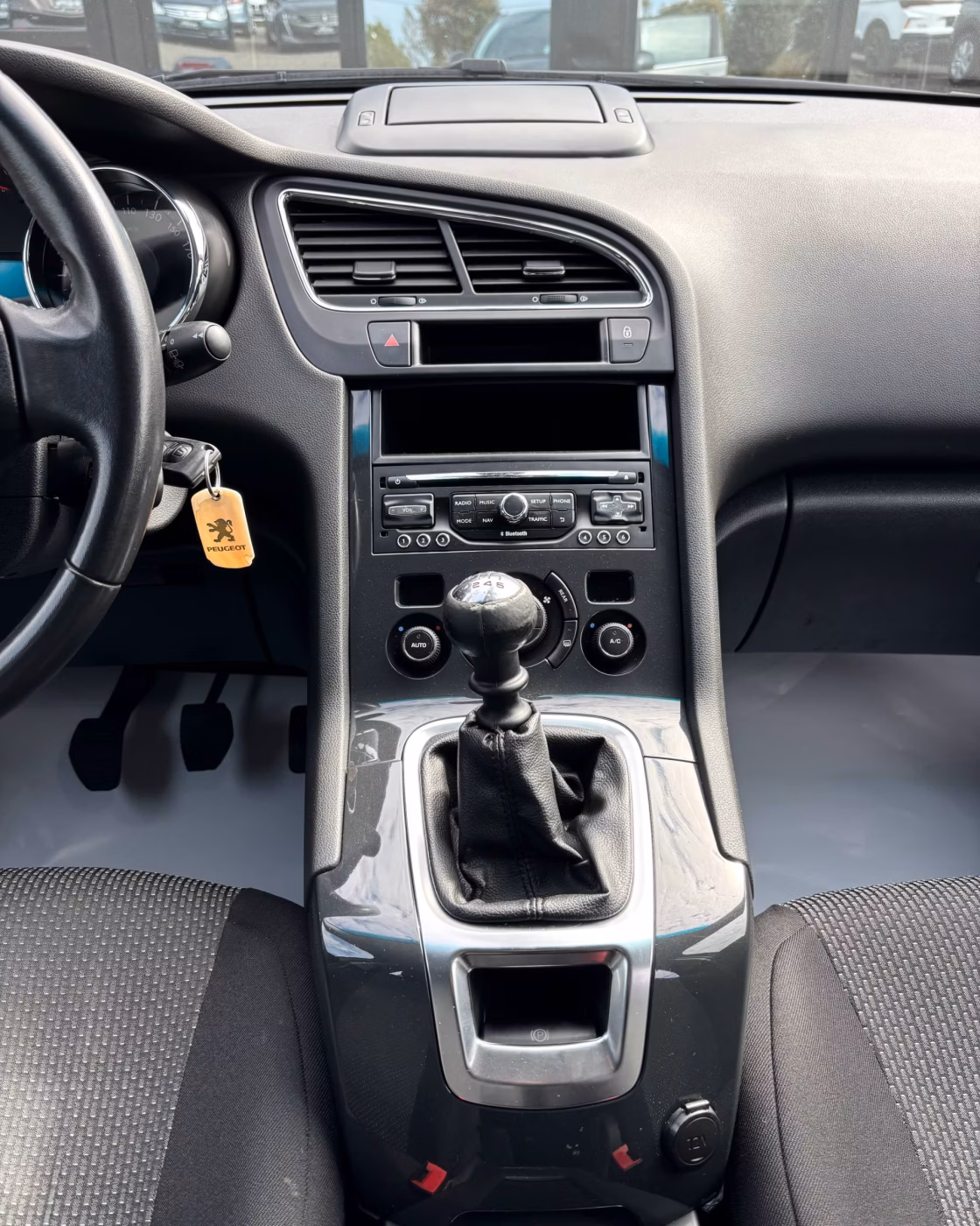 Peugeot 5008 фото 18