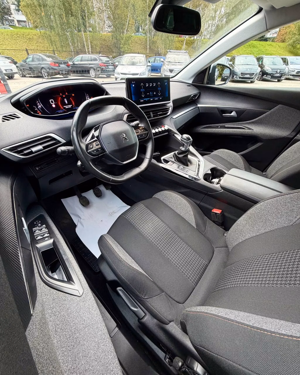 Peugeot 5008 фото 10