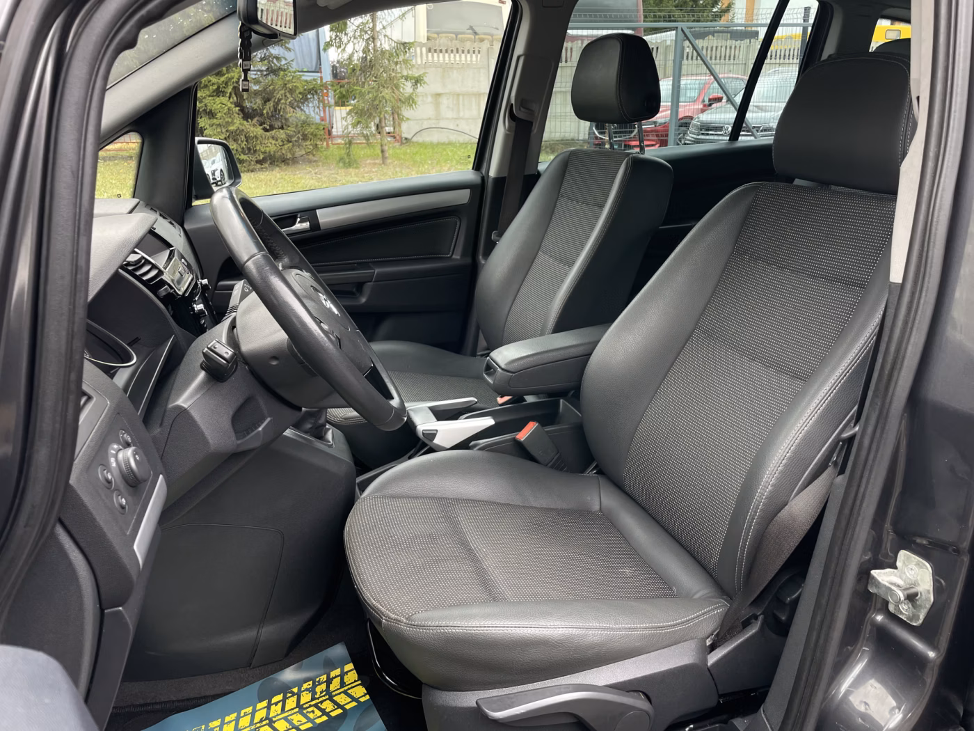 Opel Zafira фото 9