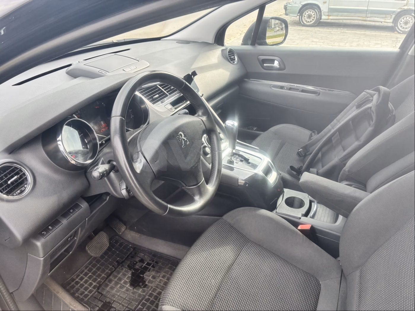 Peugeot 5008 фото 14