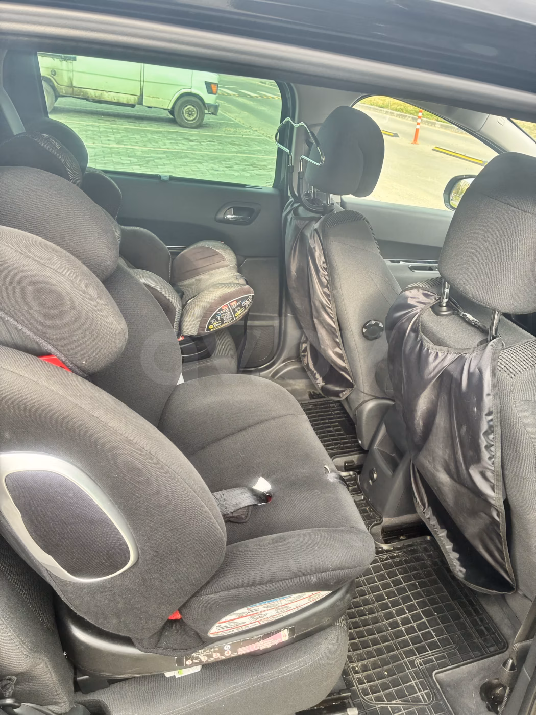 Peugeot 5008 фото 17