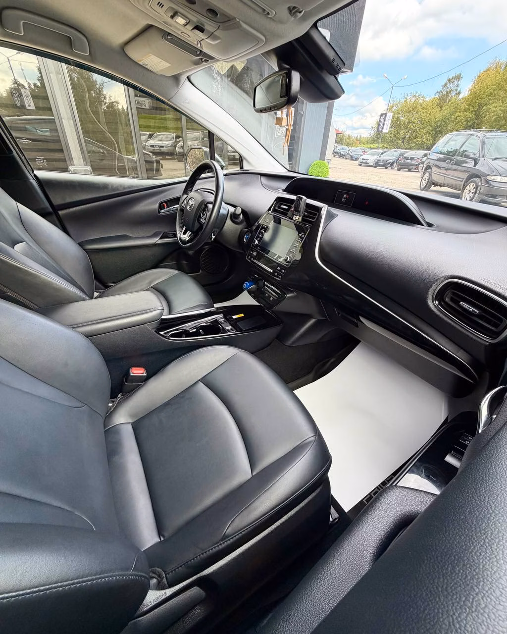 Toyota Prius фото 11