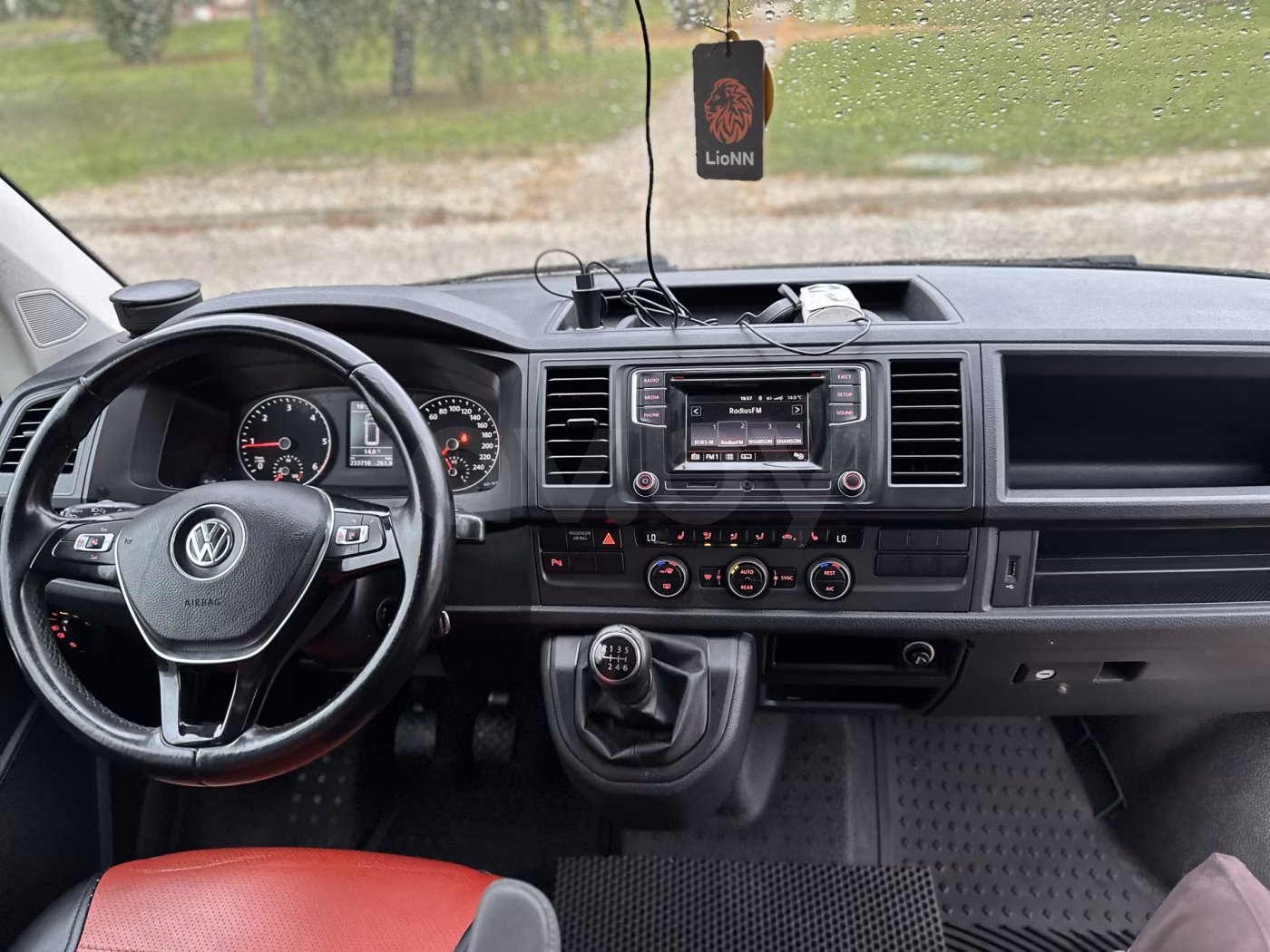 Volkswagen Caravelle фото 16