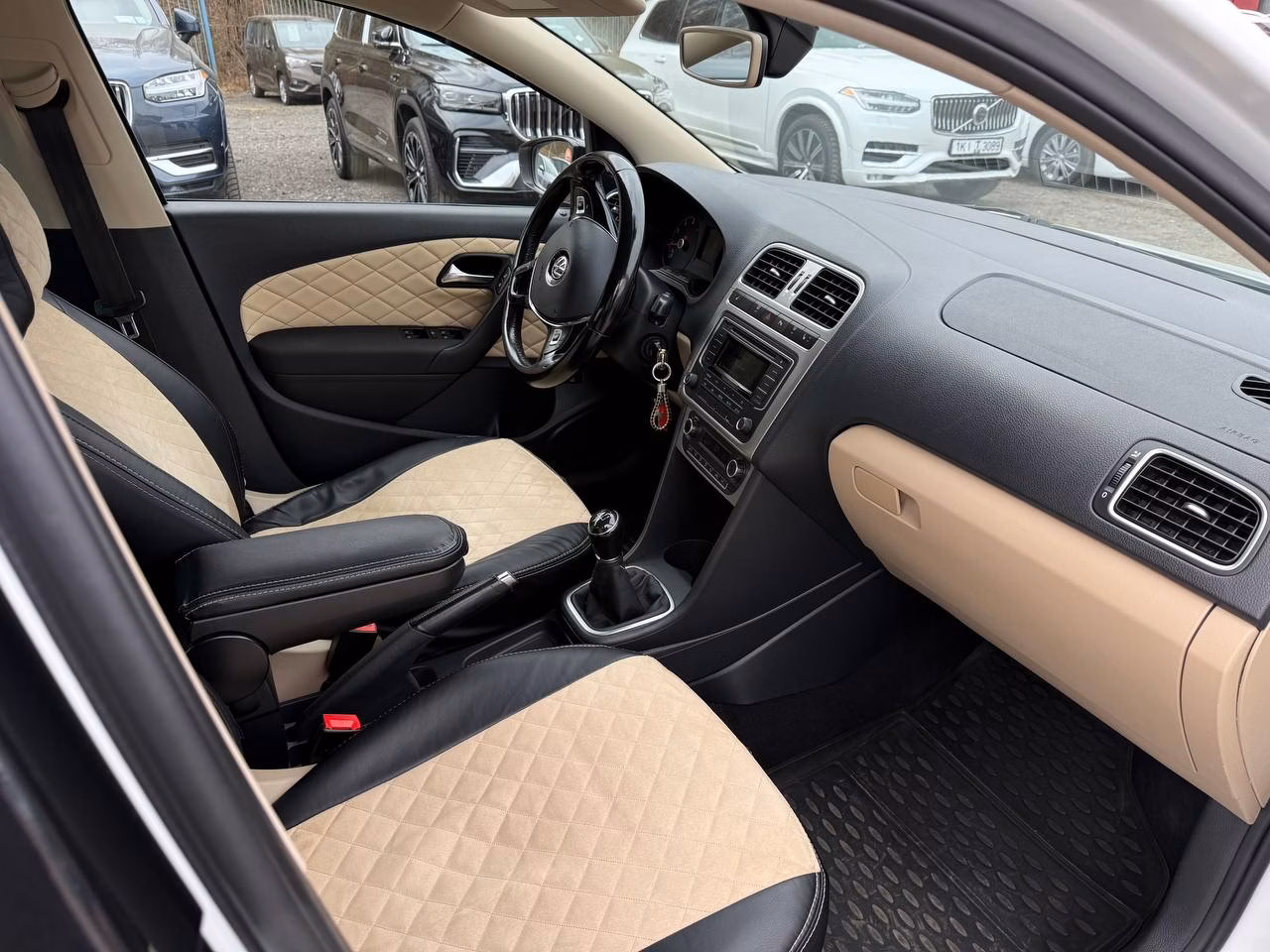 Volkswagen Polo Sedan фото 10
