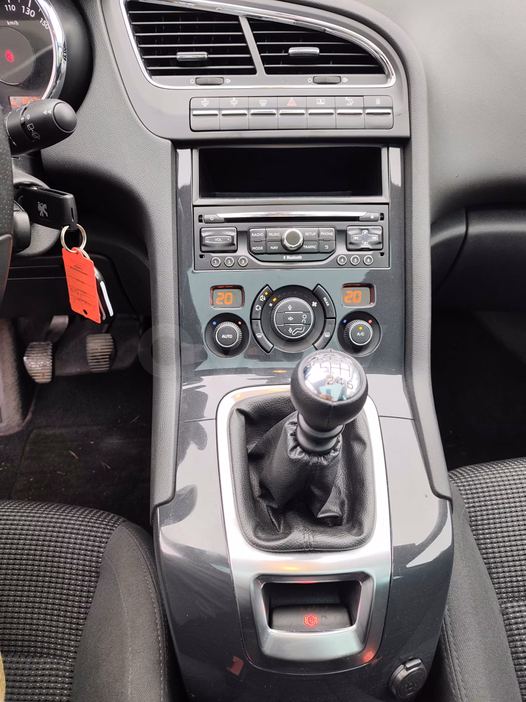 Peugeot 5008 фото 12