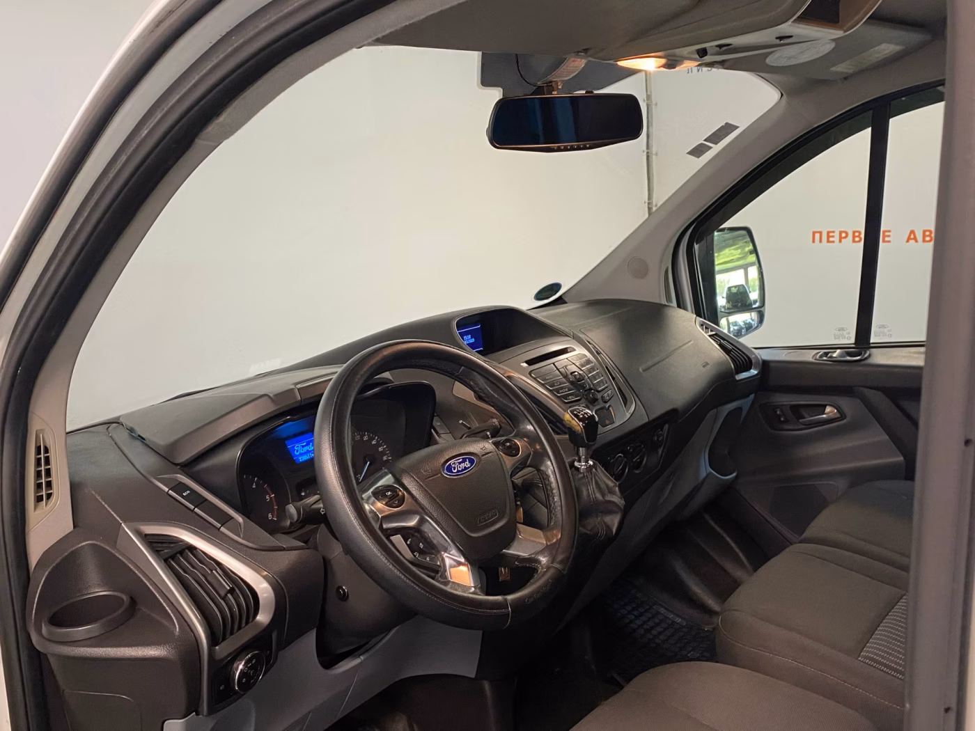 Ford Tourneo Custom фото 8
