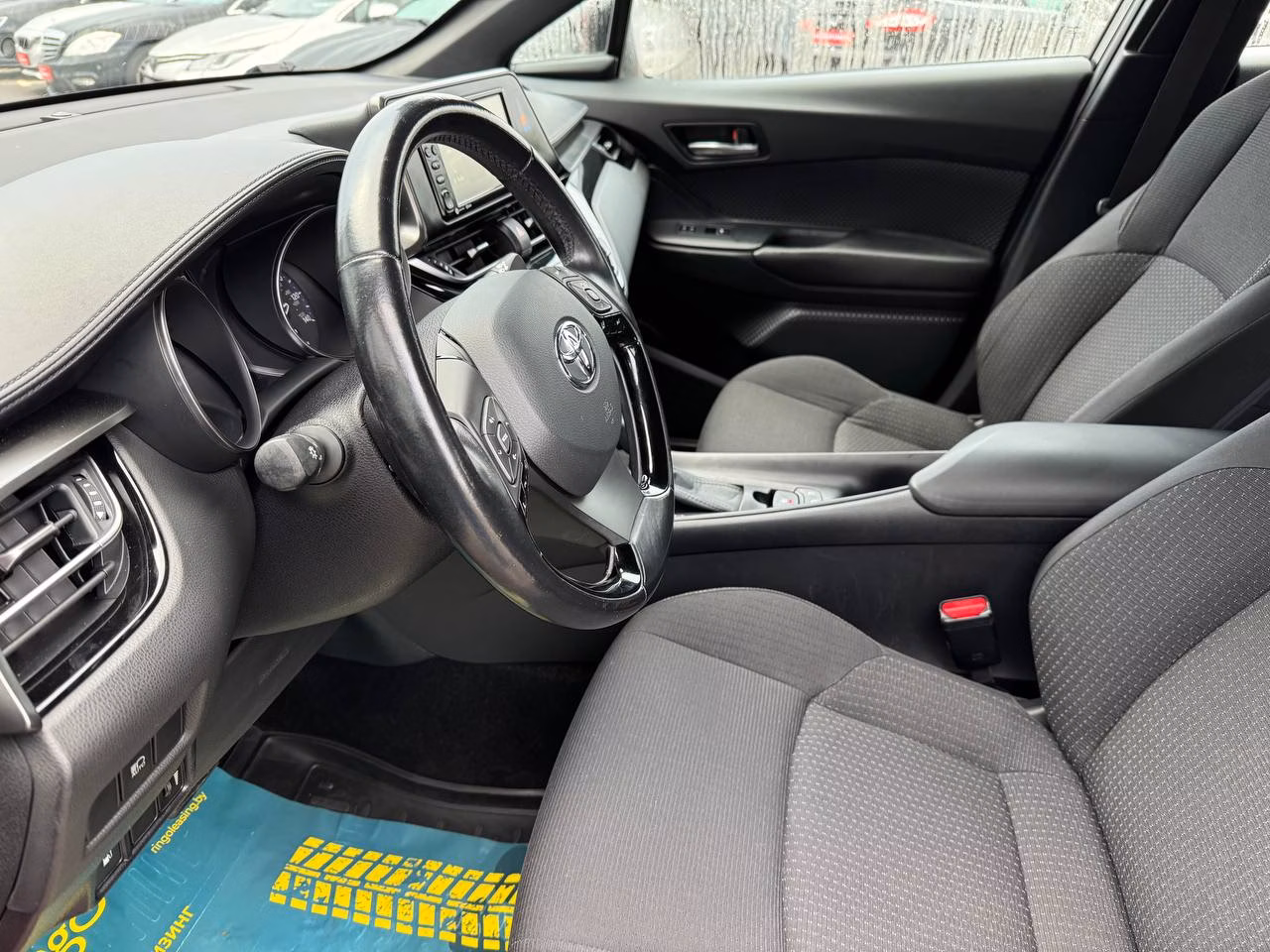 Toyota C-HR фото 9