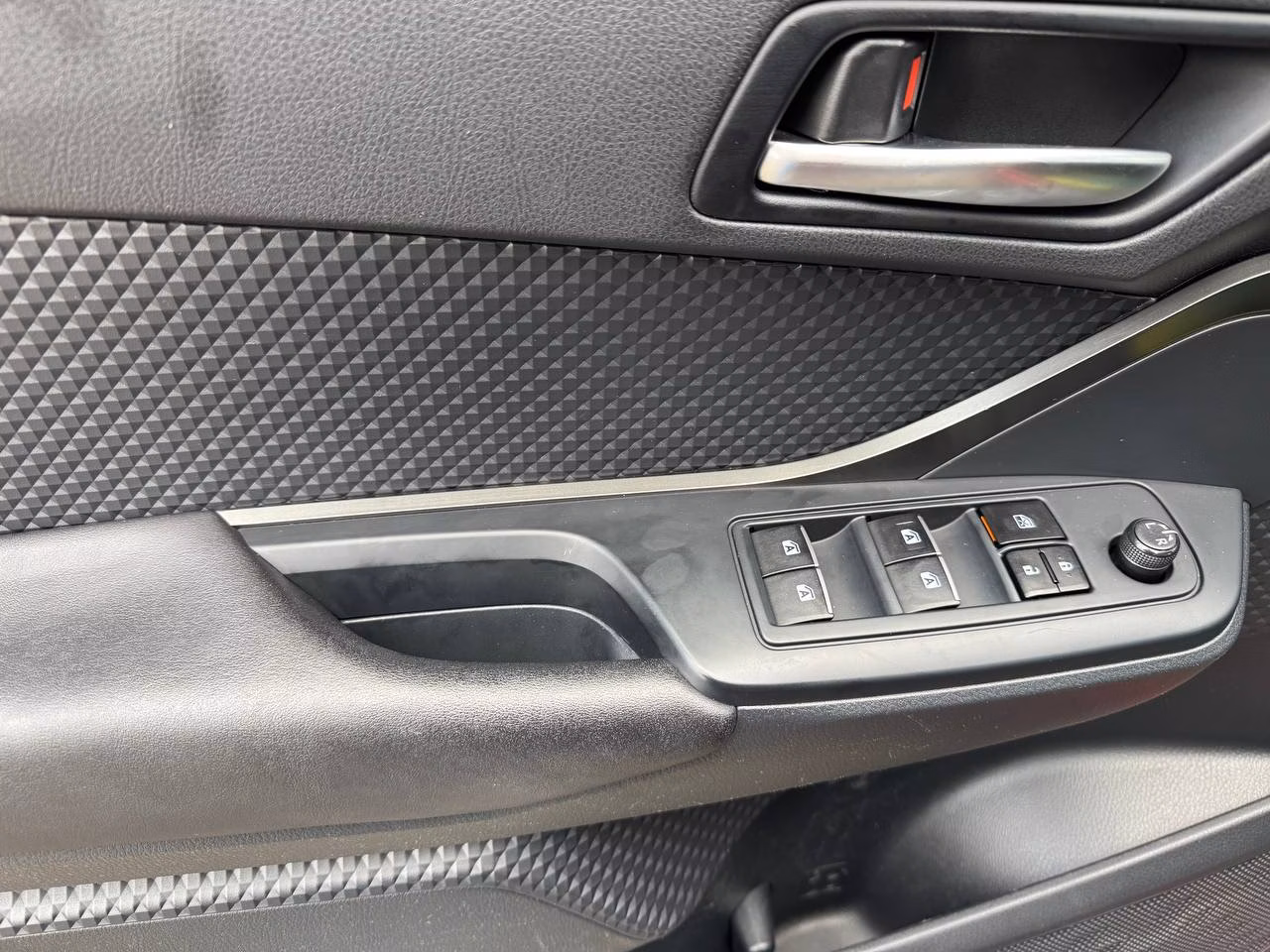 Toyota C-HR фото 16