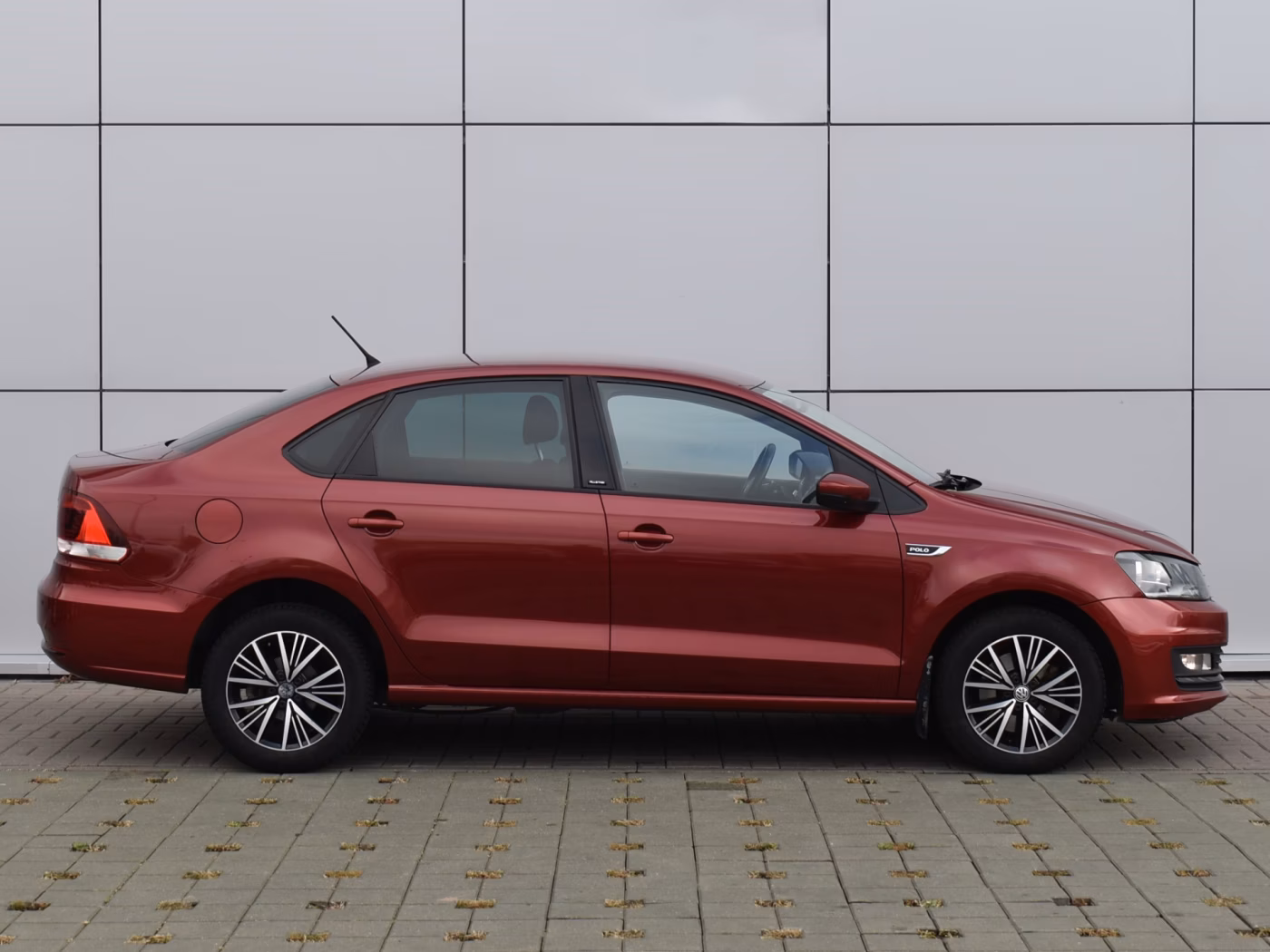 Volkswagen Polo Sedan фото 4