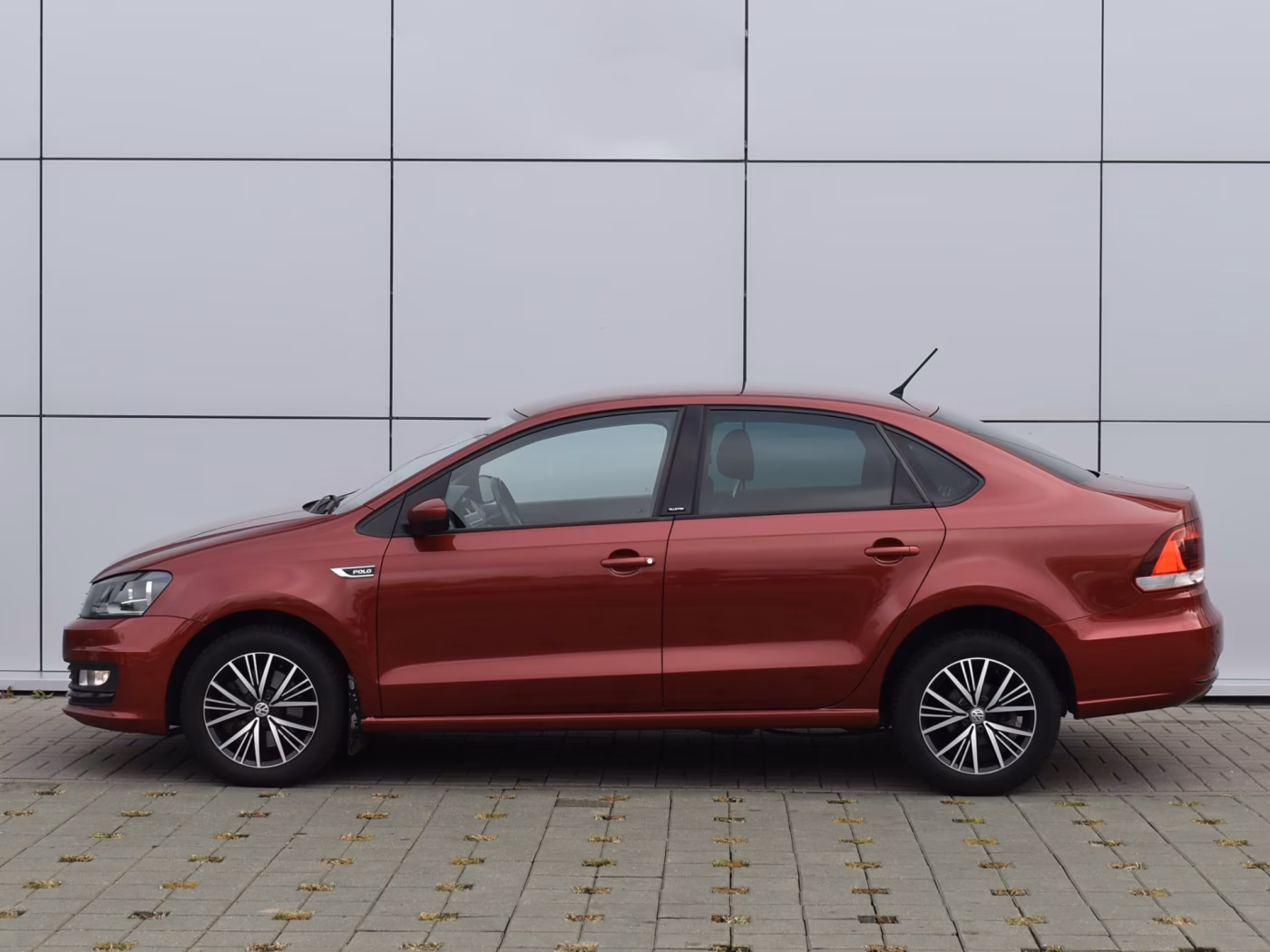 Volkswagen Polo Sedan фото 8