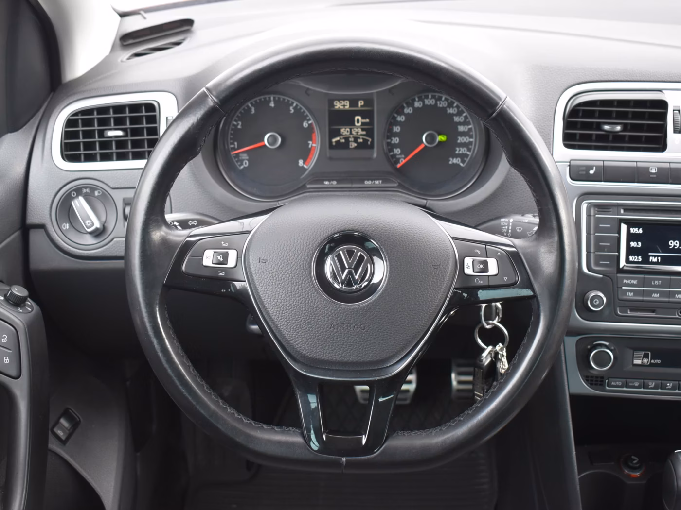 Volkswagen Polo Sedan фото 10