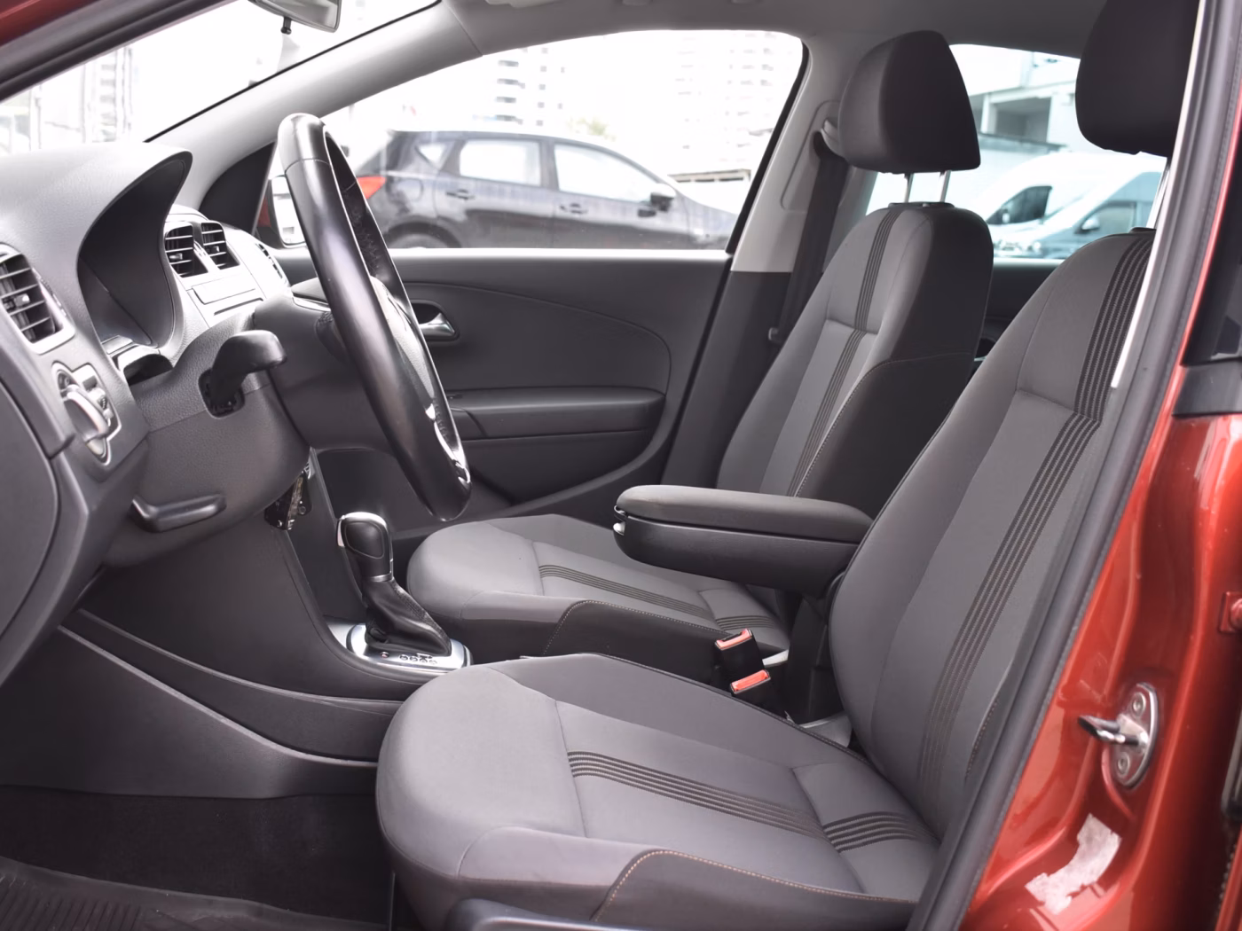 Volkswagen Polo Sedan фото 11