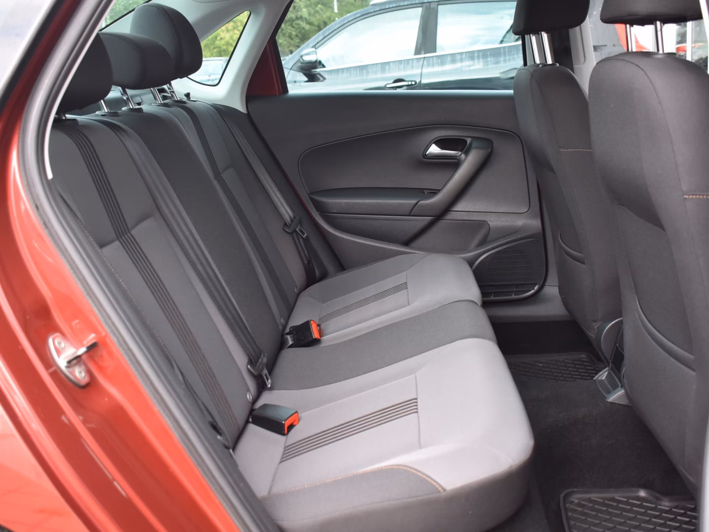 Volkswagen Polo Sedan фото 13