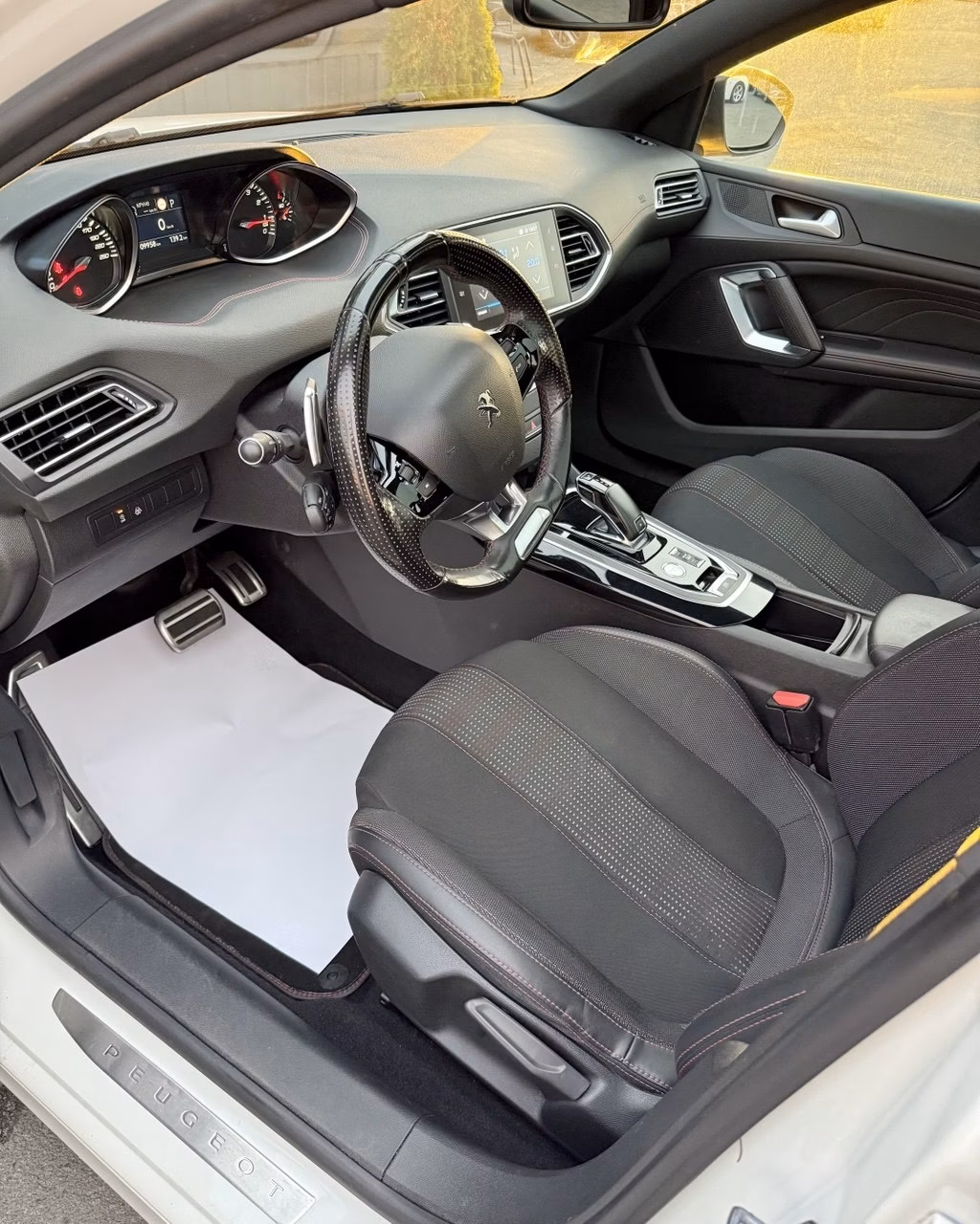 Peugeot 308 фото 11