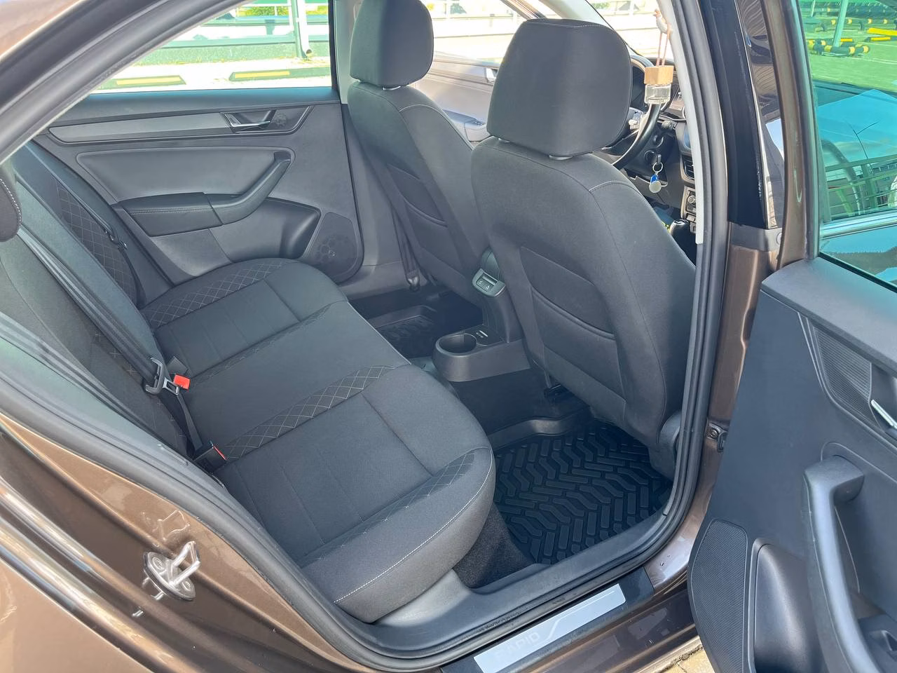 Skoda Rapid фото 11
