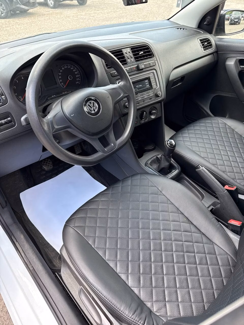 Volkswagen Polo Sedan фото 8