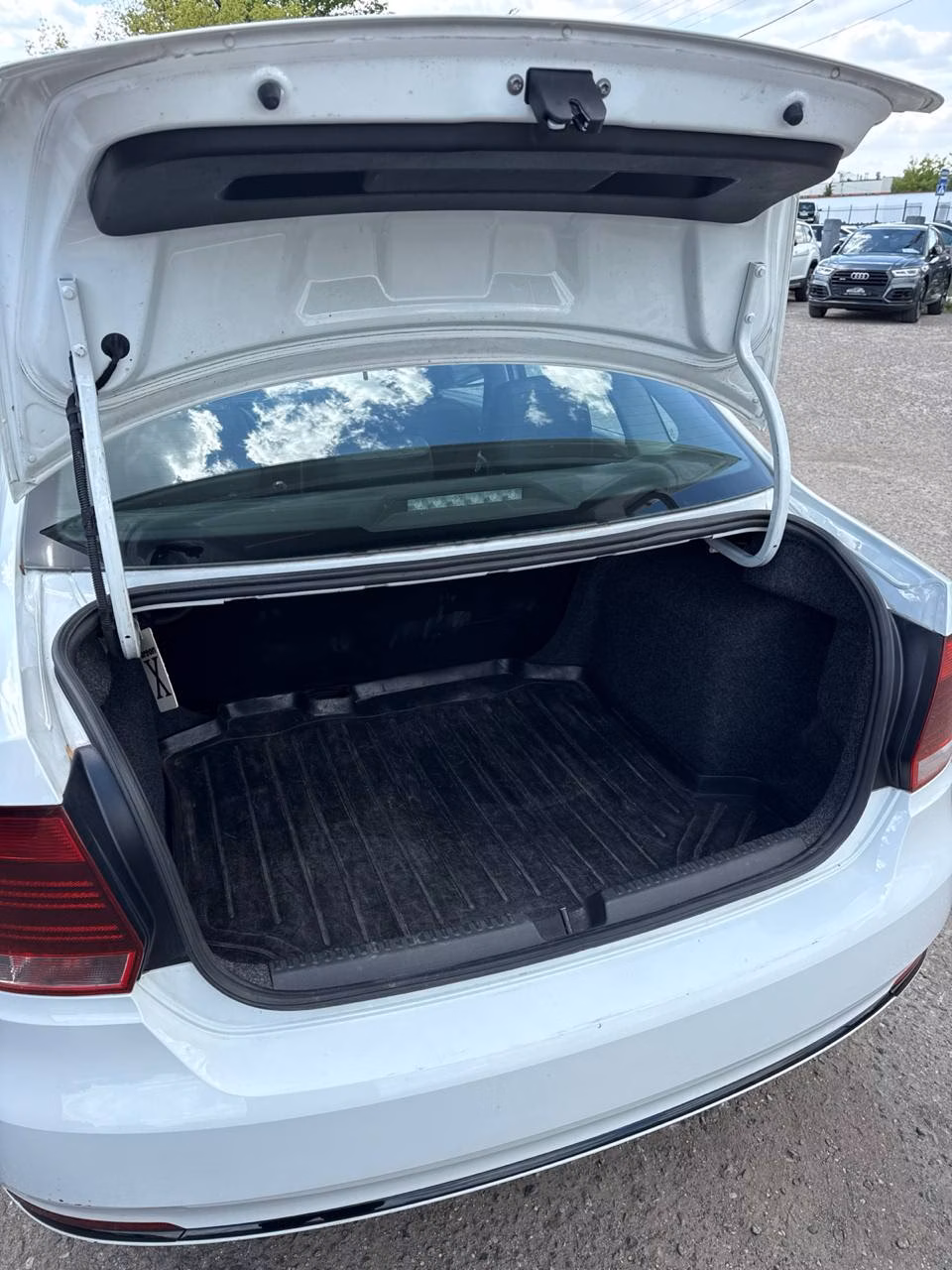 Volkswagen Polo Sedan фото 12