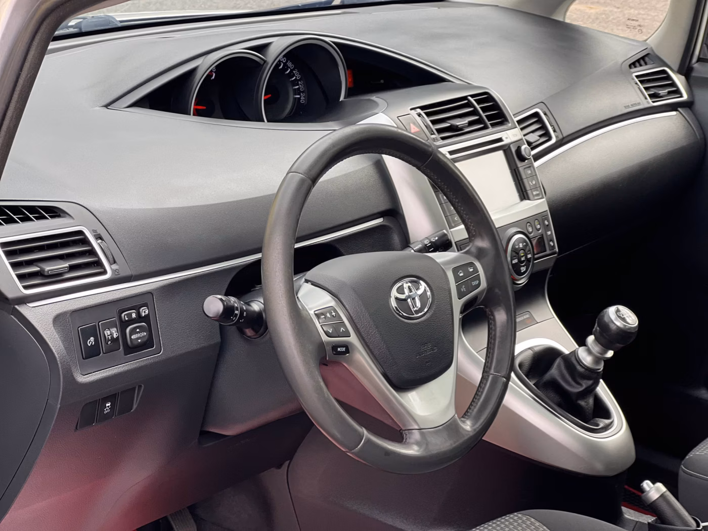 Toyota Verso фото 13
