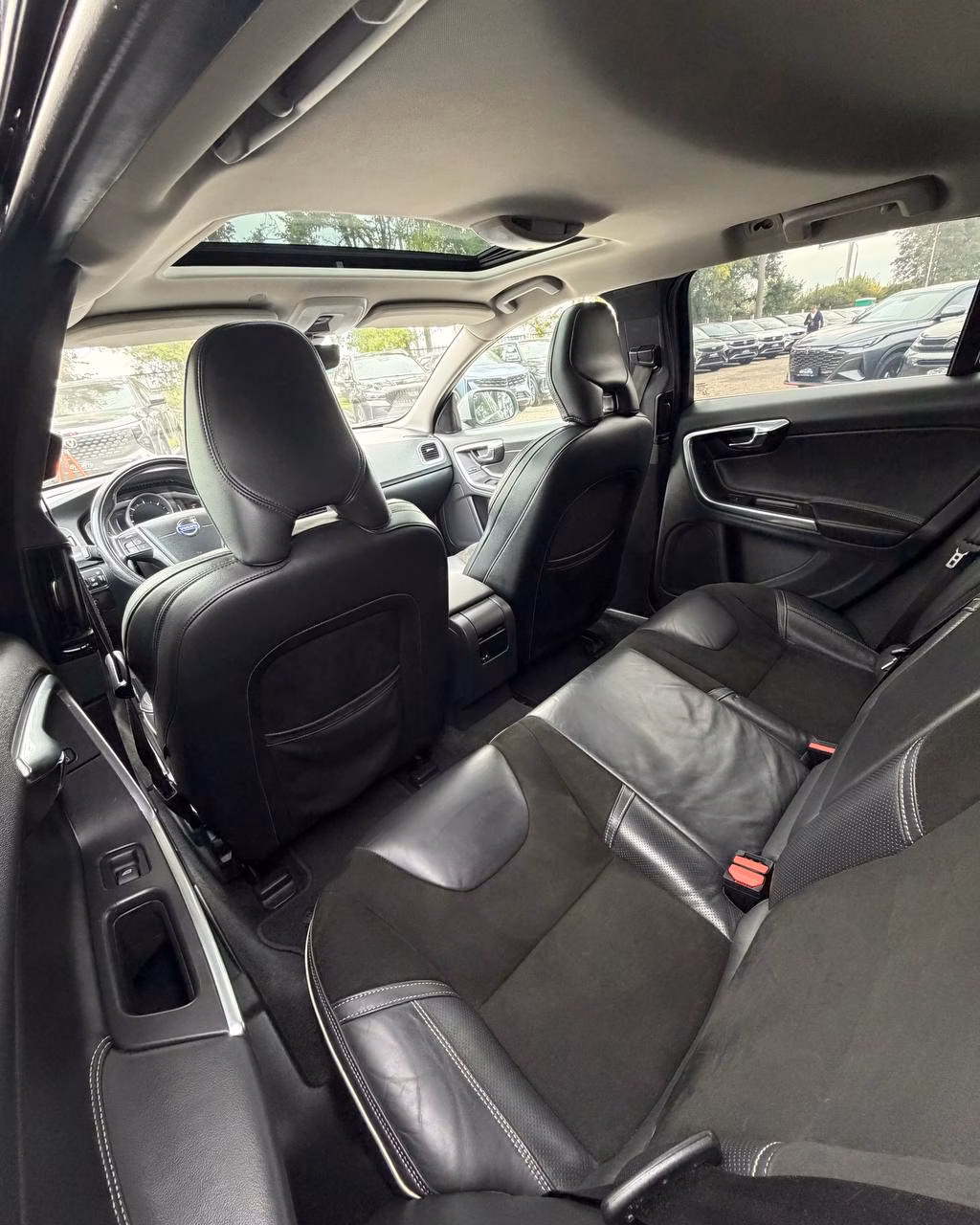 Volvo V60 фото 12