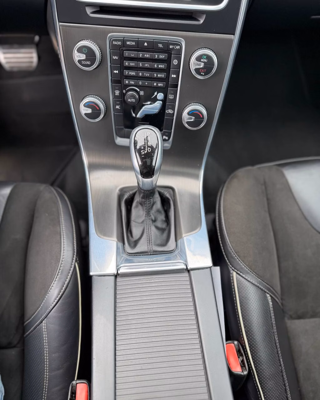 Volvo V60 фото 15