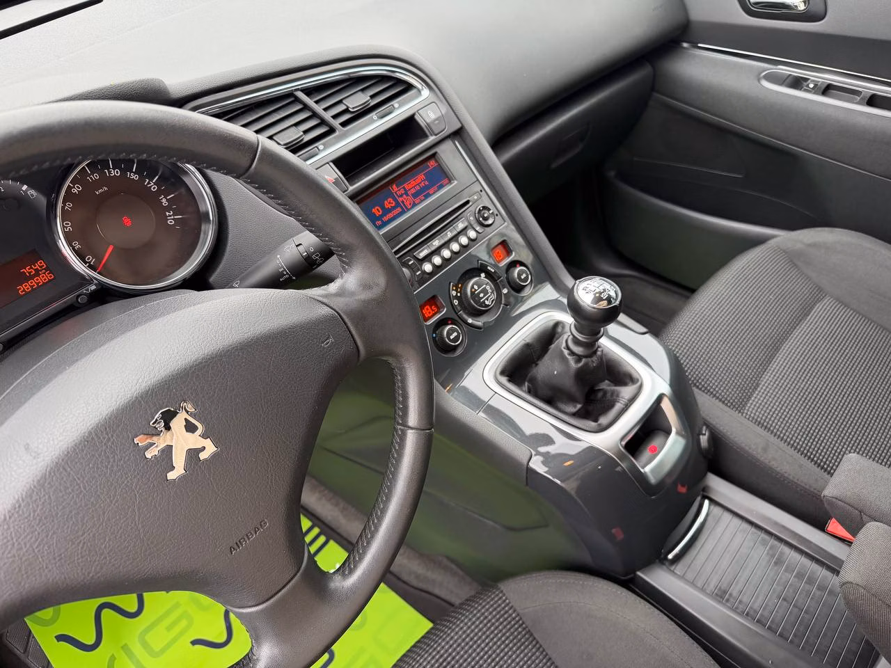 Peugeot 5008 фото 13