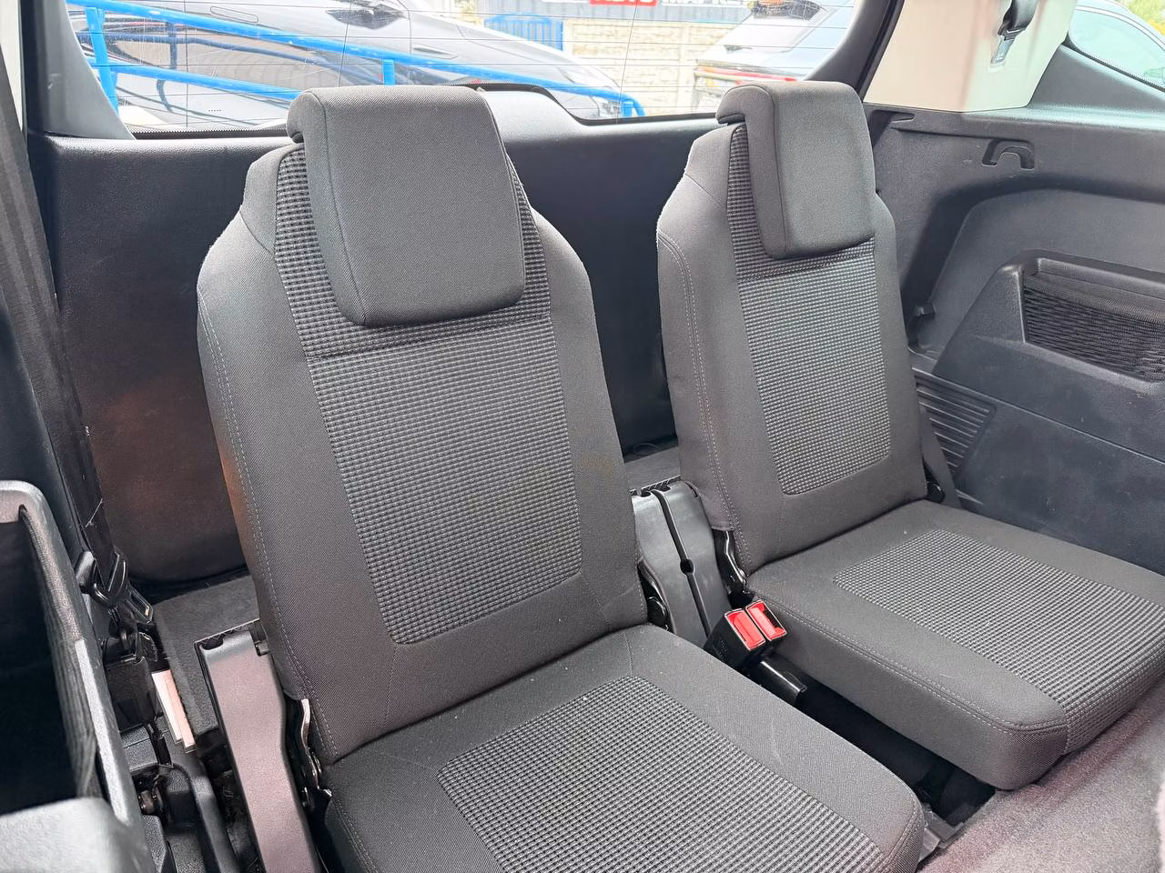 Peugeot 5008 фото 18