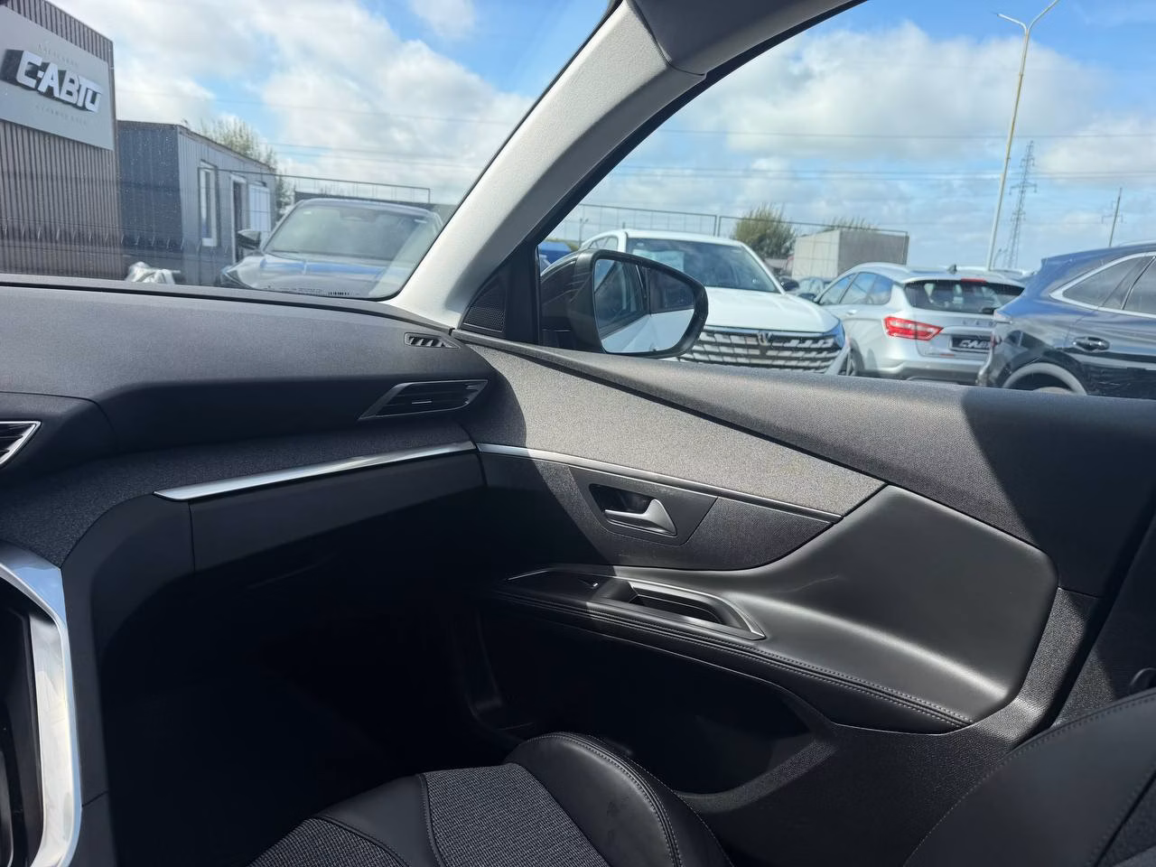 Peugeot 5008 фото 11