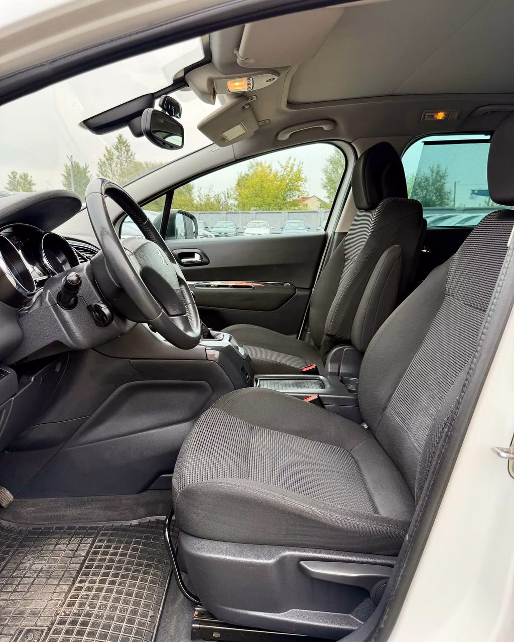 Peugeot 5008 фото 9