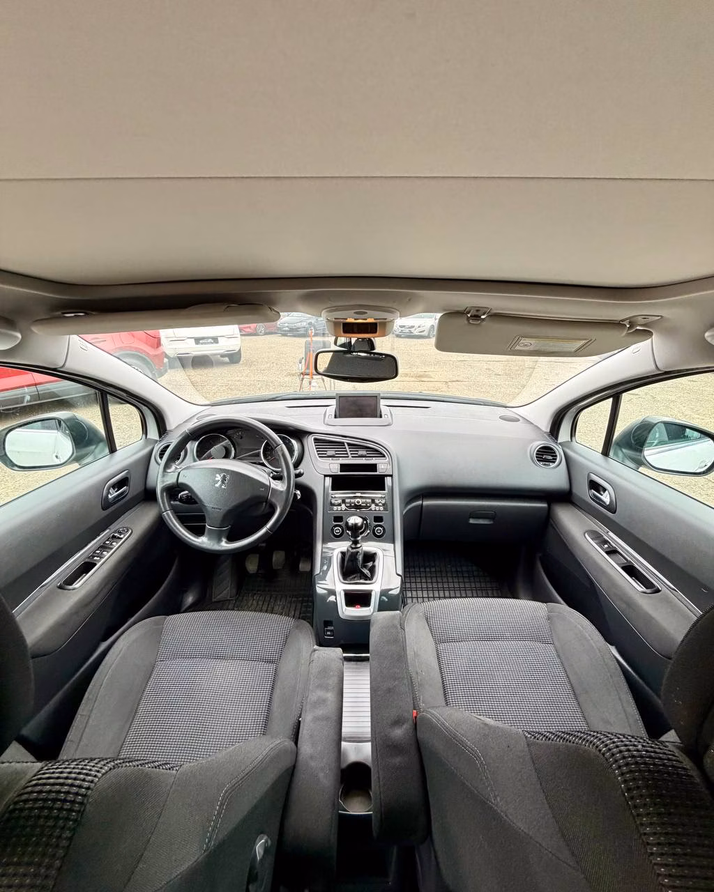 Peugeot 5008 фото 10