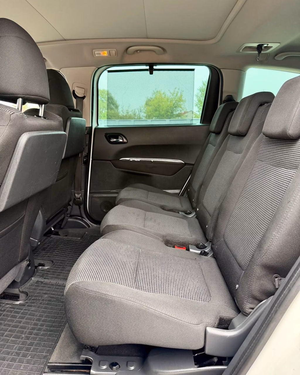 Peugeot 5008 фото 11
