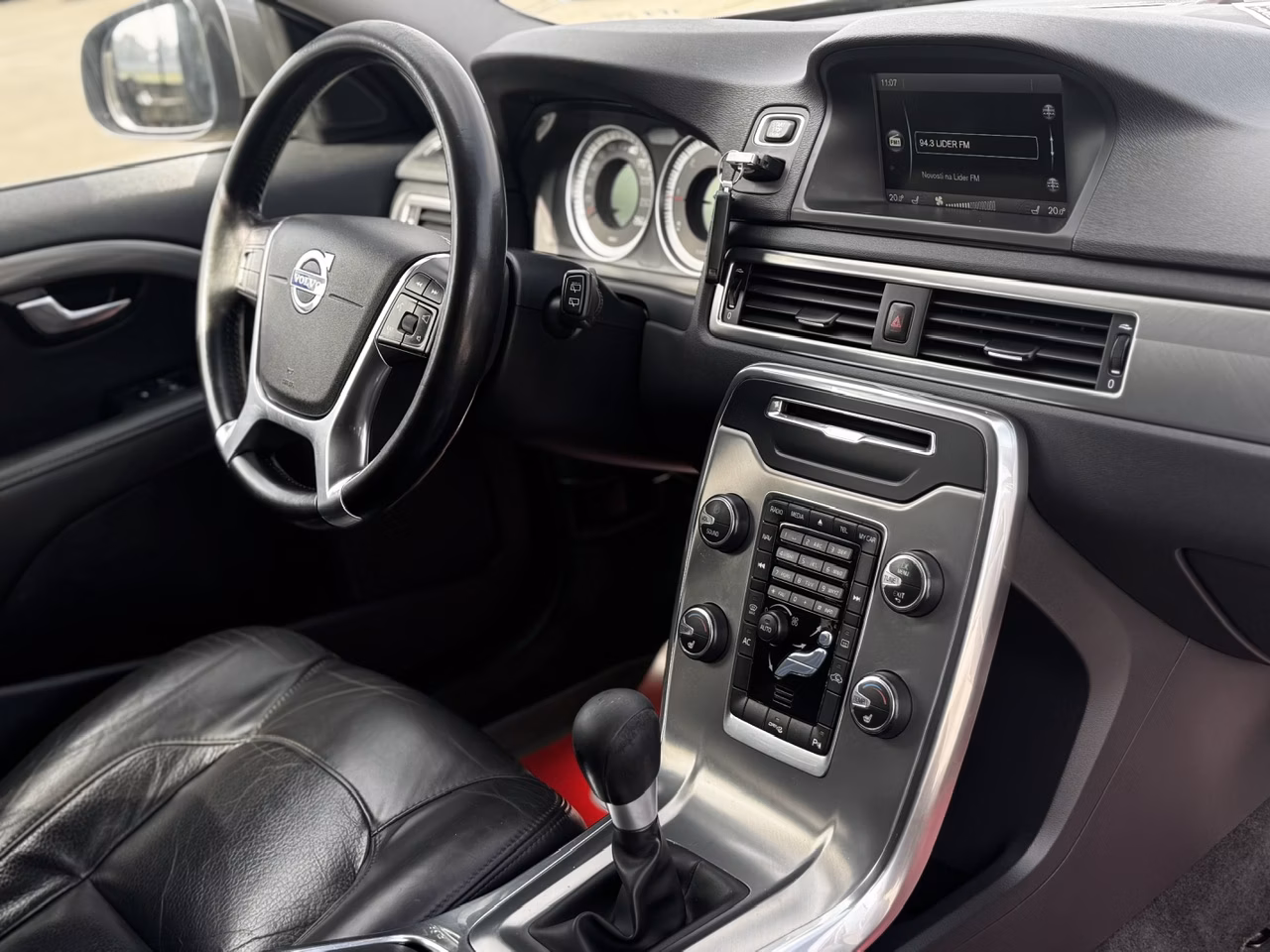 Volvo V70 фото 8