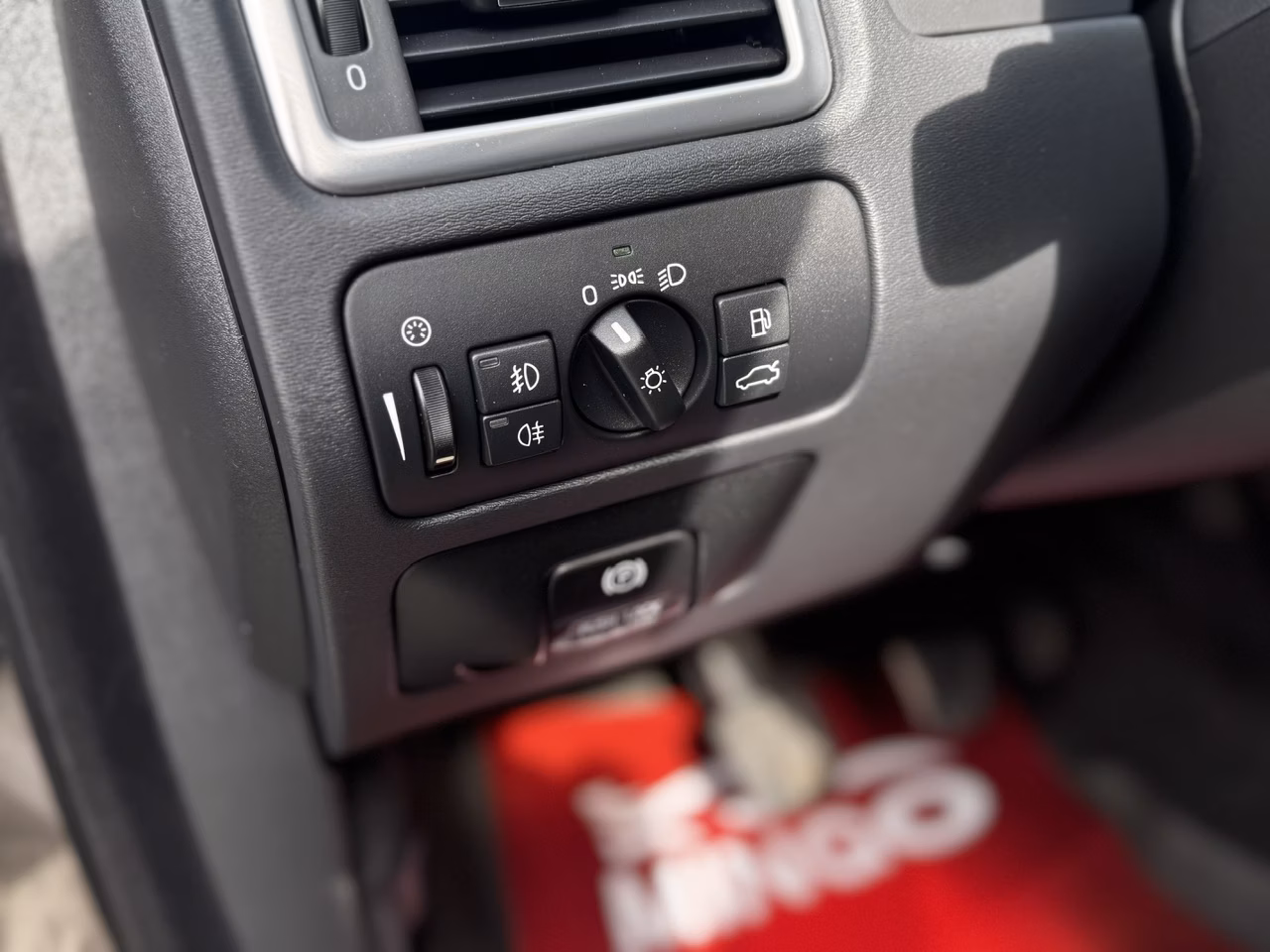 Volvo V70 фото 11