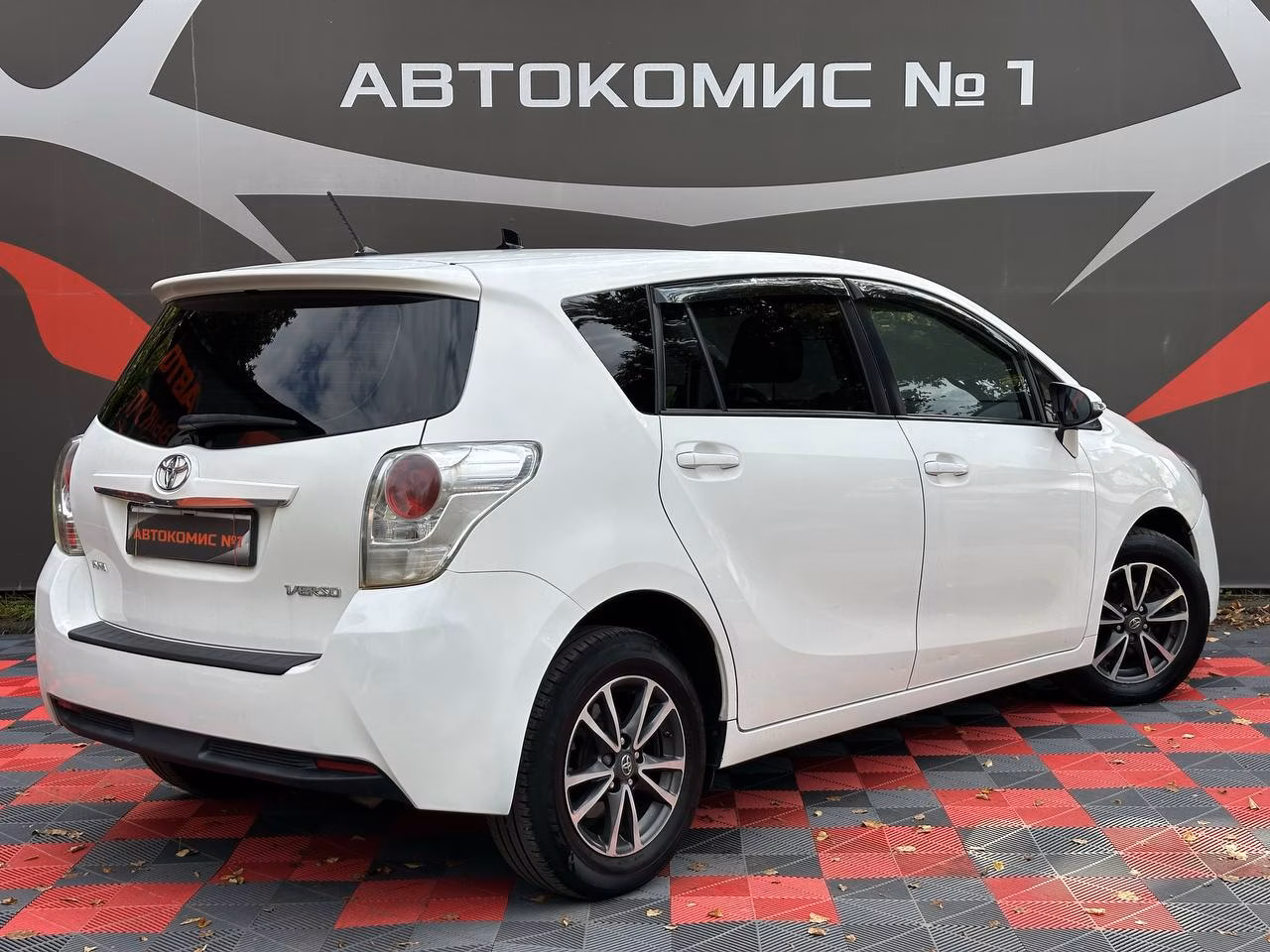 Toyota Verso фото 4