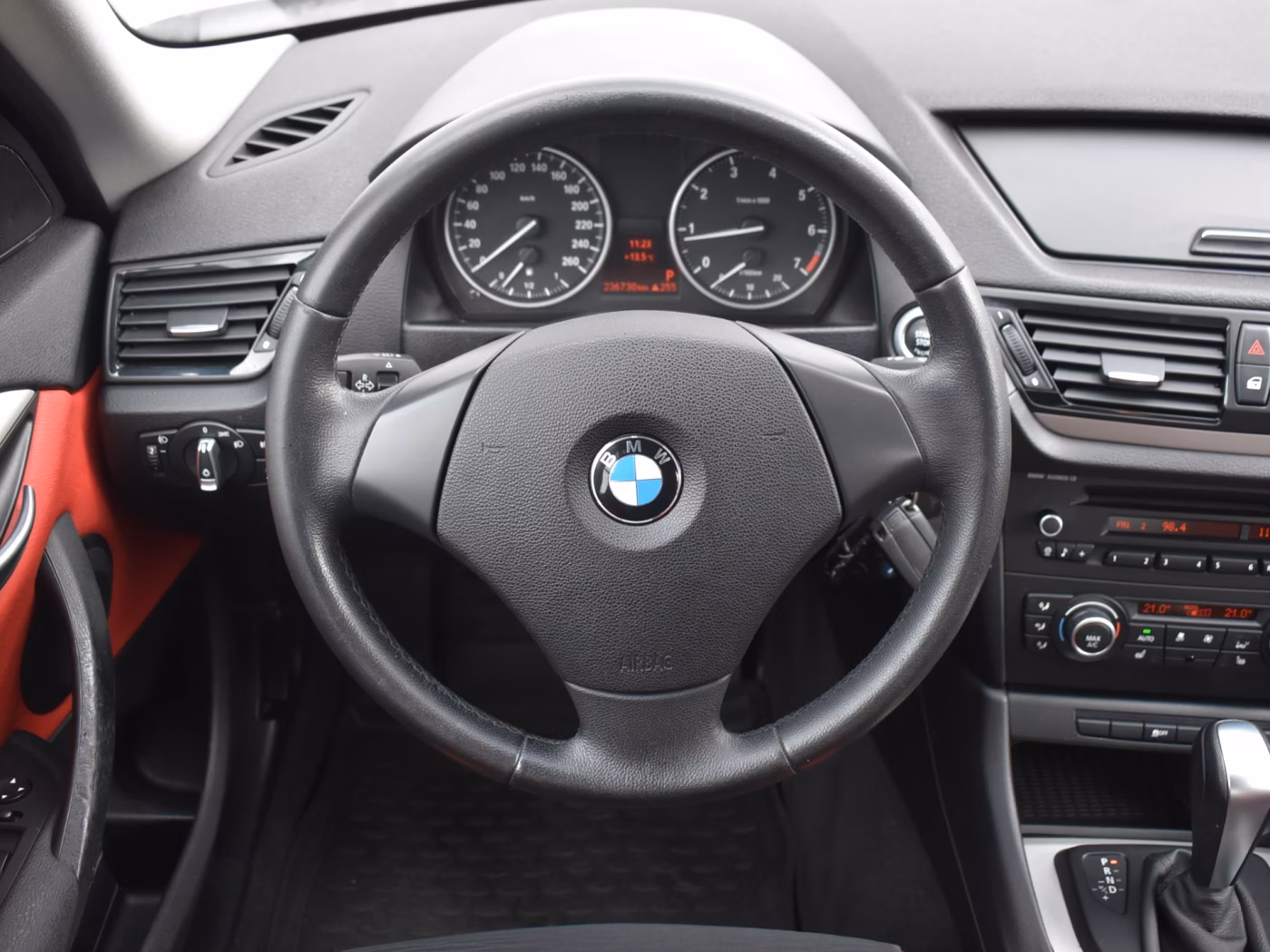 BMW X1 фото 10