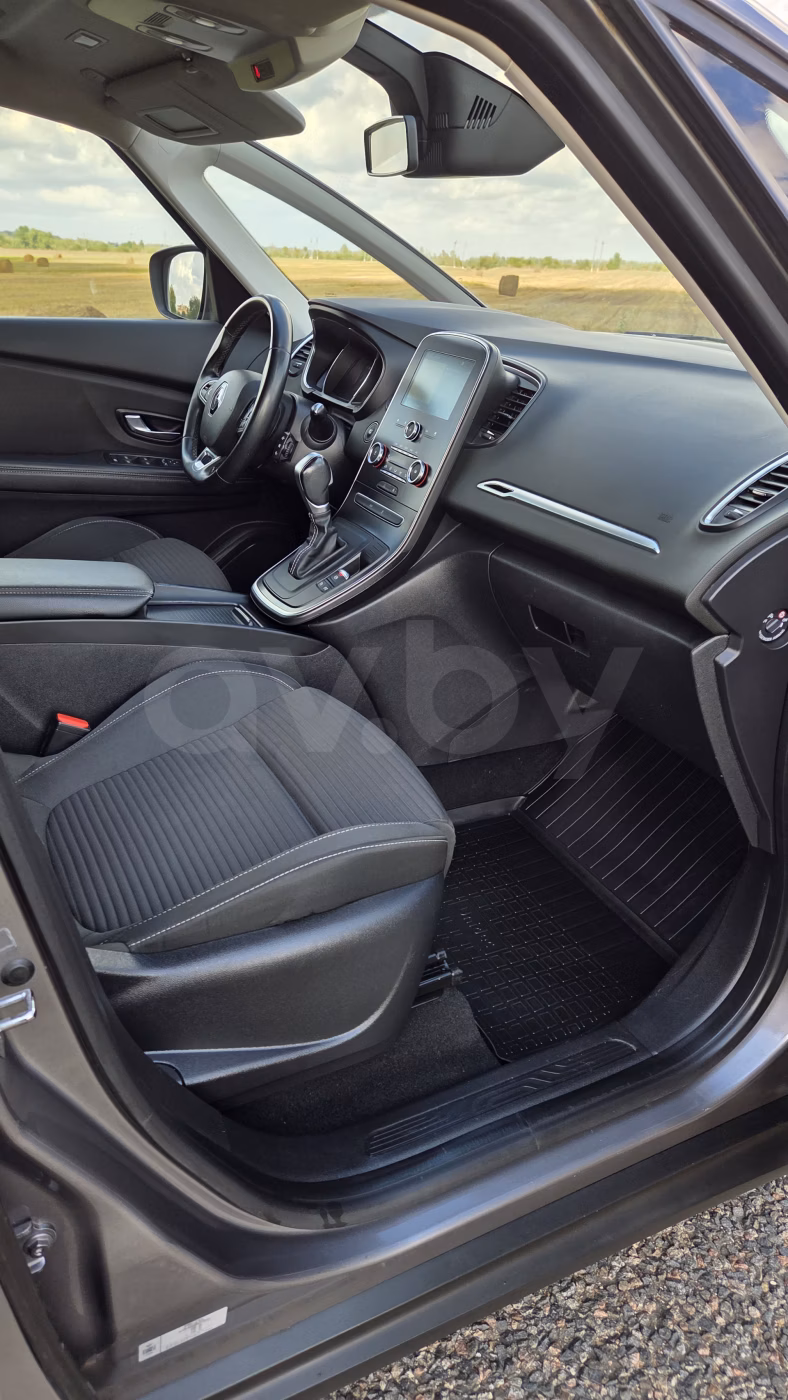 Renault Grand Scenic фото 11