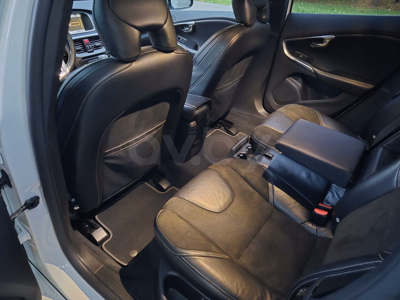 Volvo V40 фото 8
